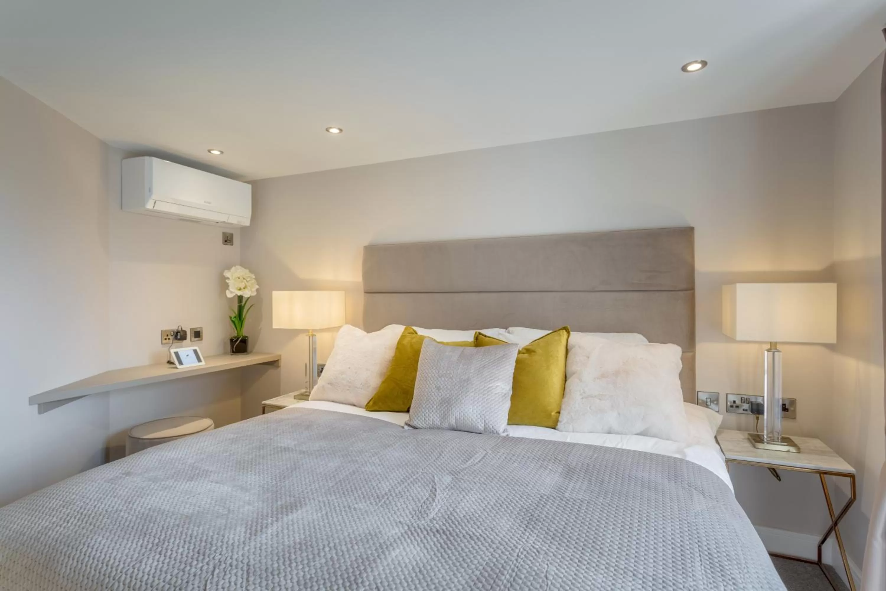 Bedroom, Bed in Heritage Mews Nottingham