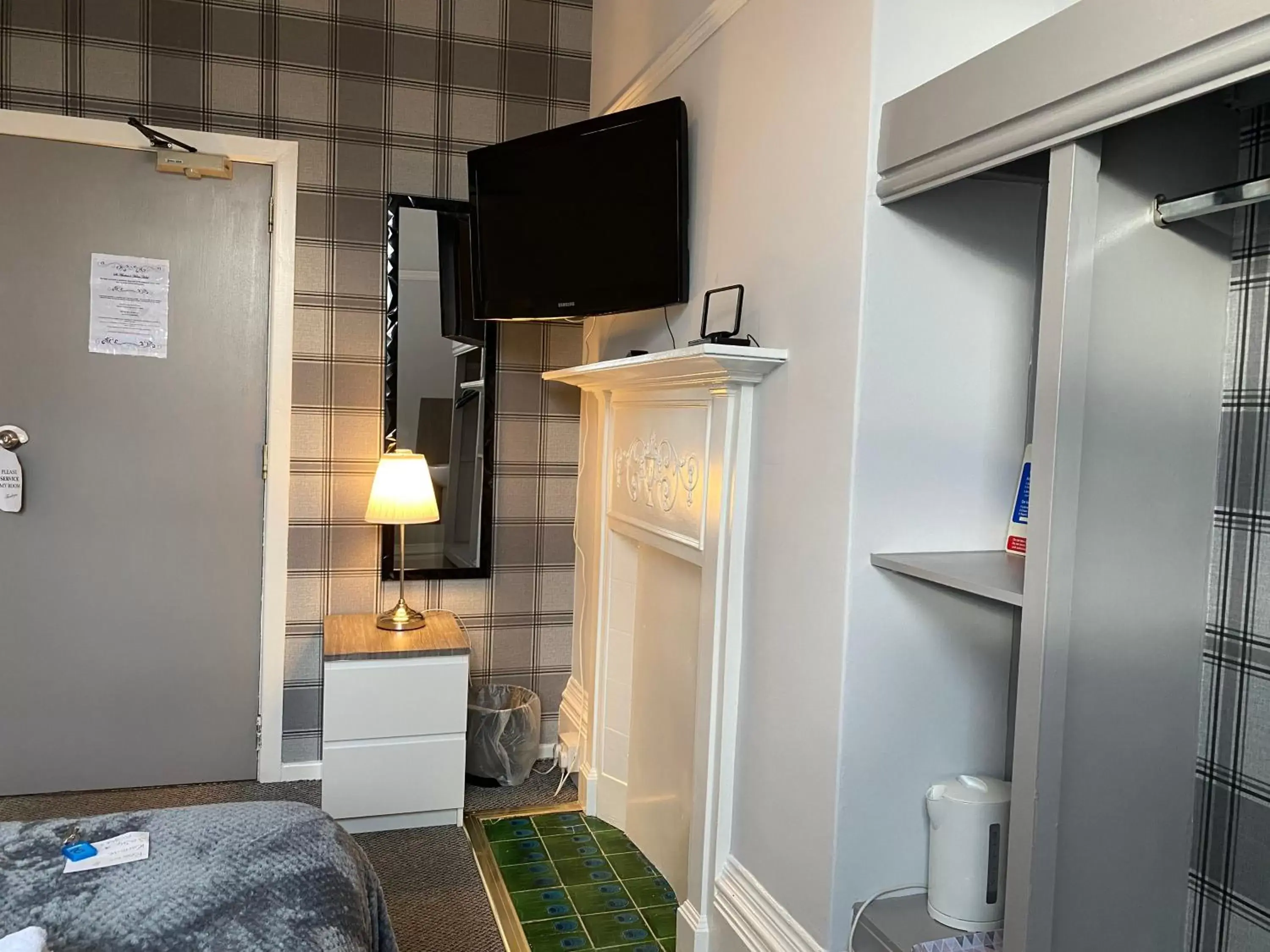 Single Room with Shared Bathroom (Room 8) in St Andrews house Hotel Single Room with Shared Bathroom (Room 8) in St Andrews house Hotel