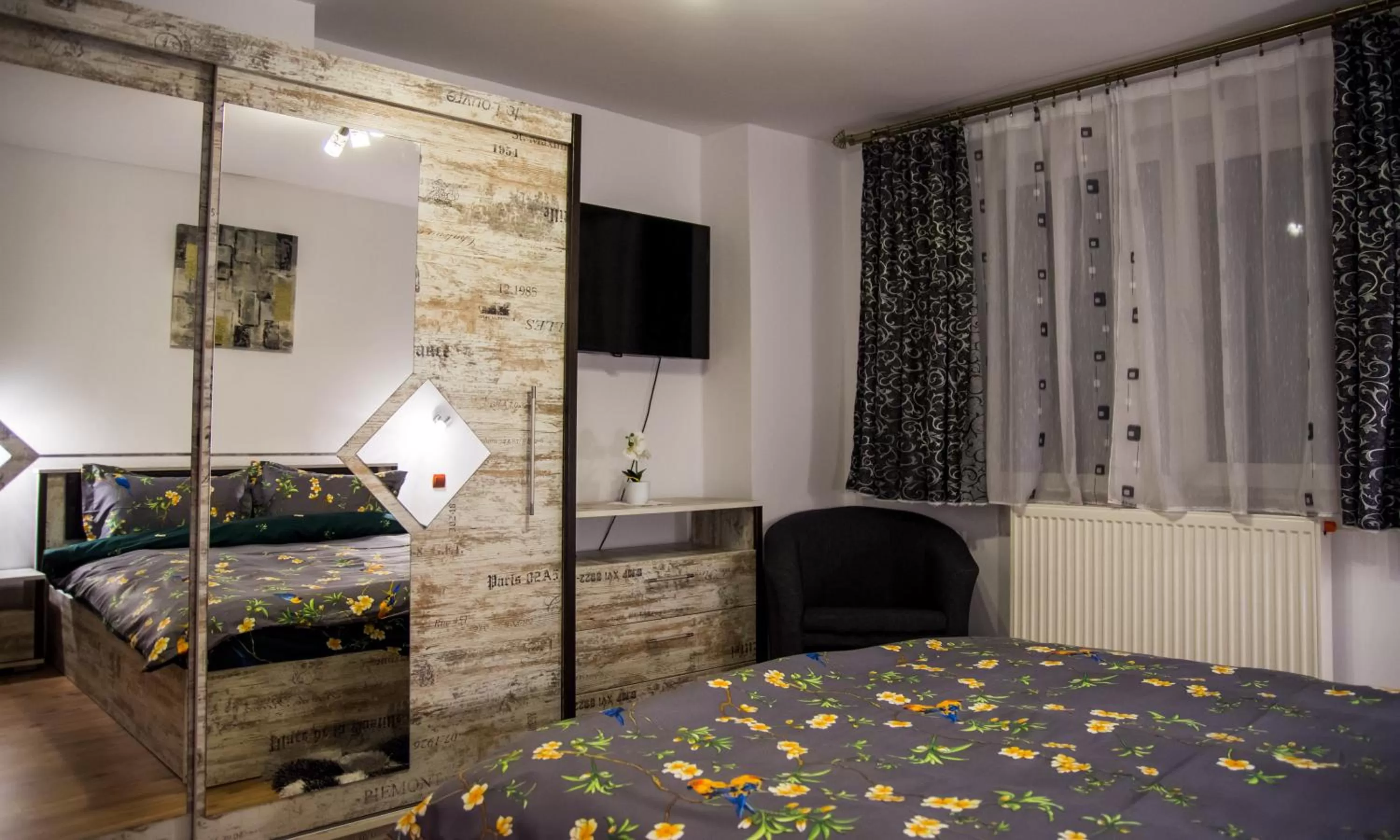 Property building, Bed in Pensiunea SilvAnka