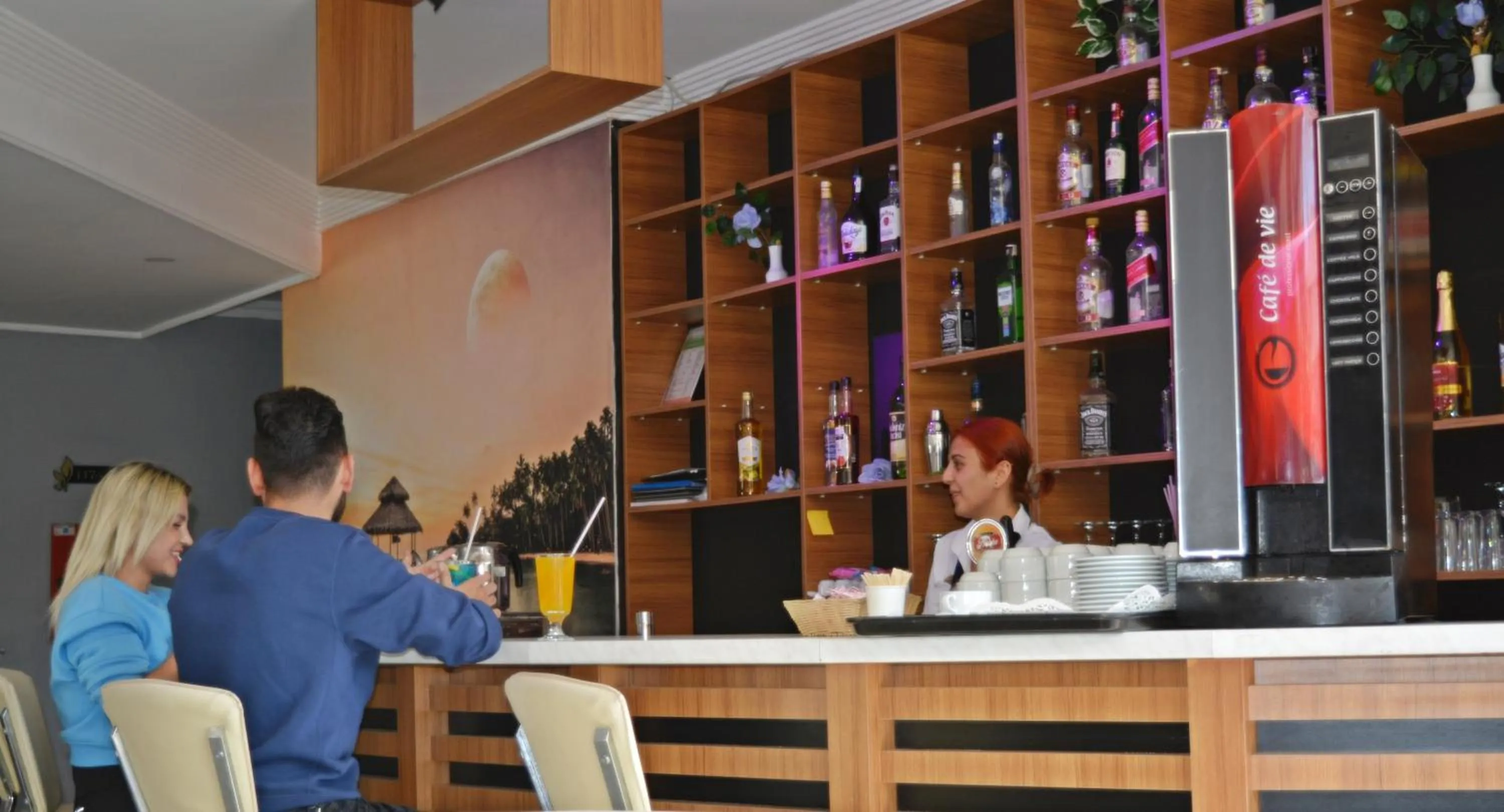 Restaurant/places to eat in Clover Magic Park Side Hotel