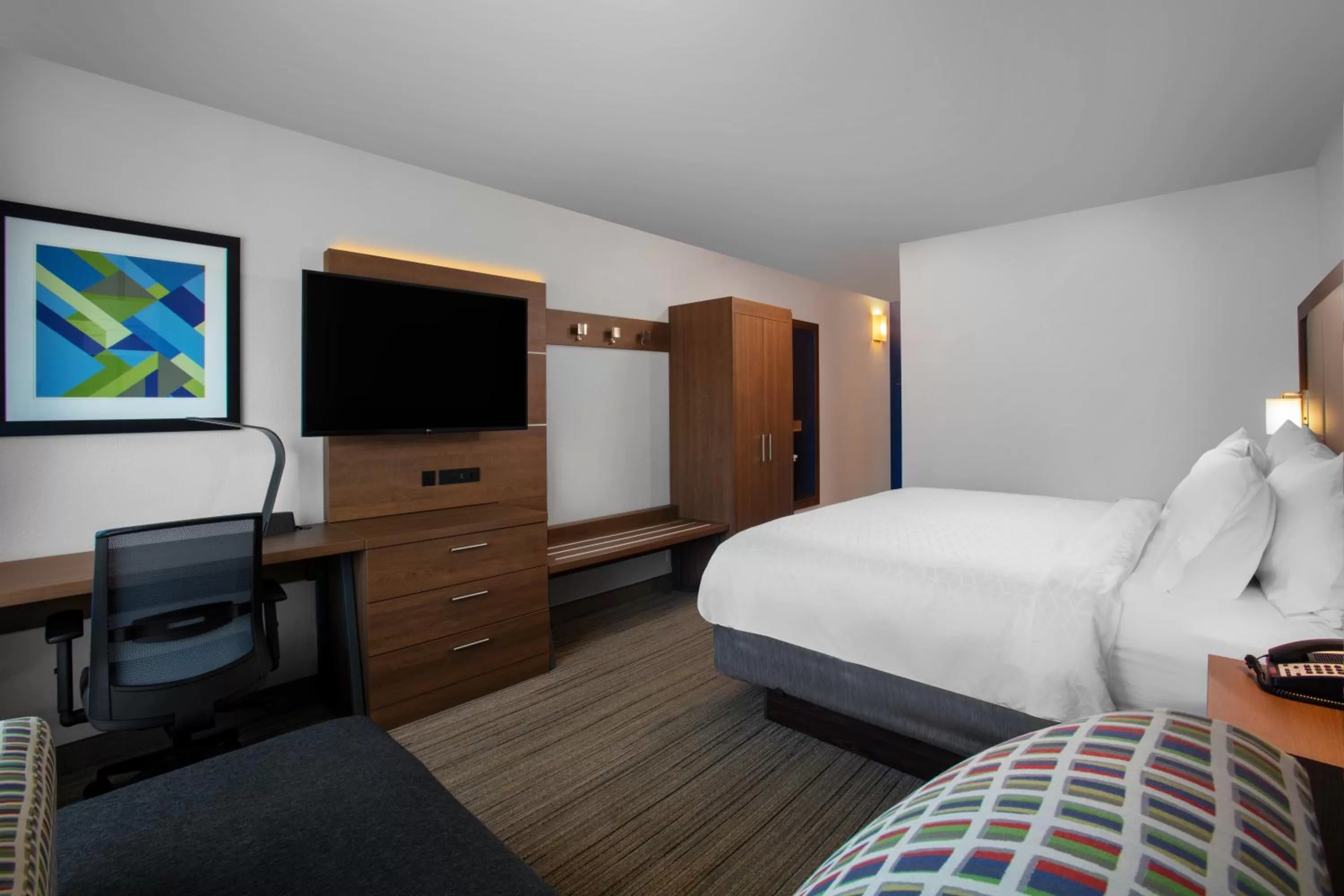 Holiday Inn Express Charleston-Civic Center by IHG