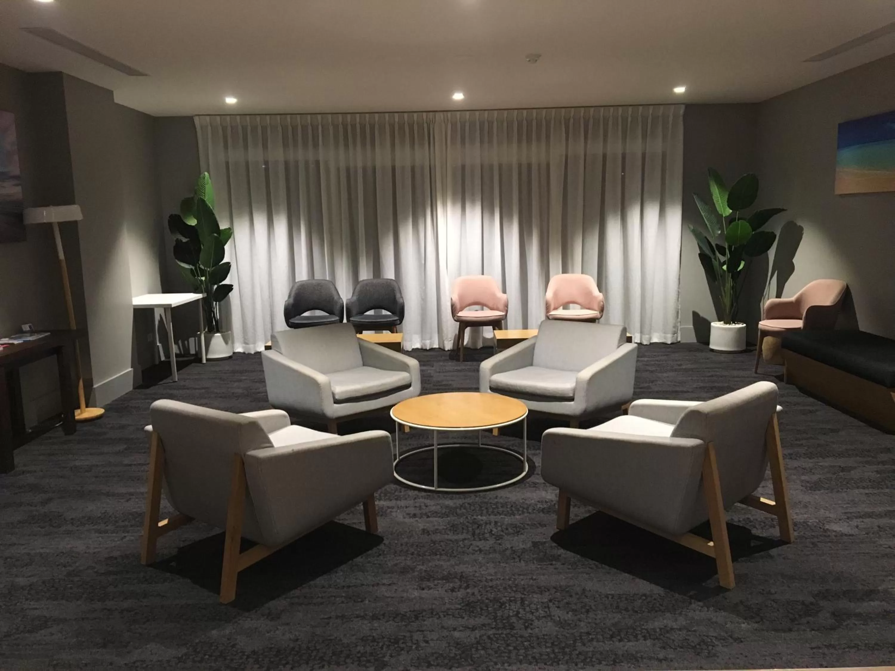 Seating area in Woodroffe Hotel