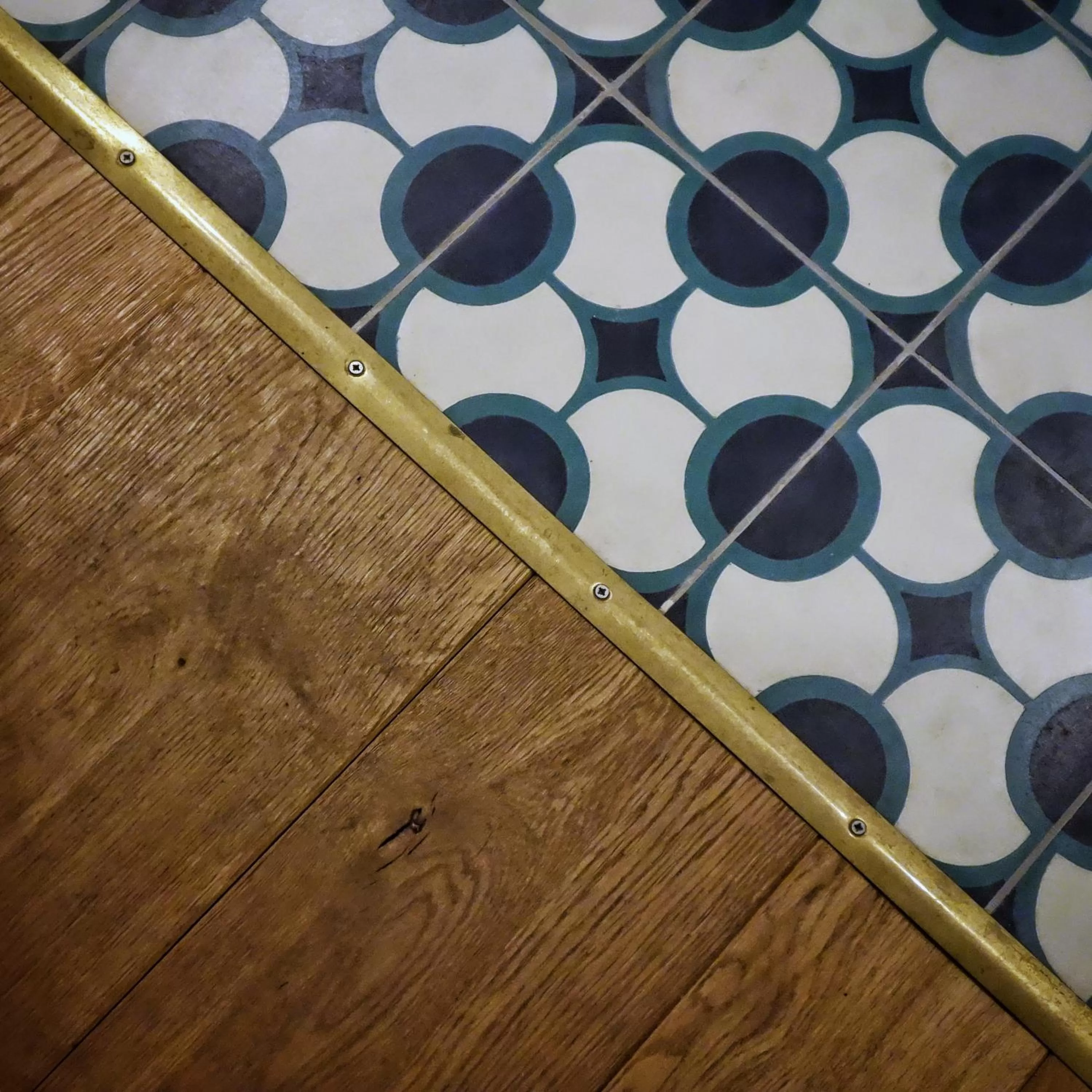 Decorative detail in Hôtel Henri IV