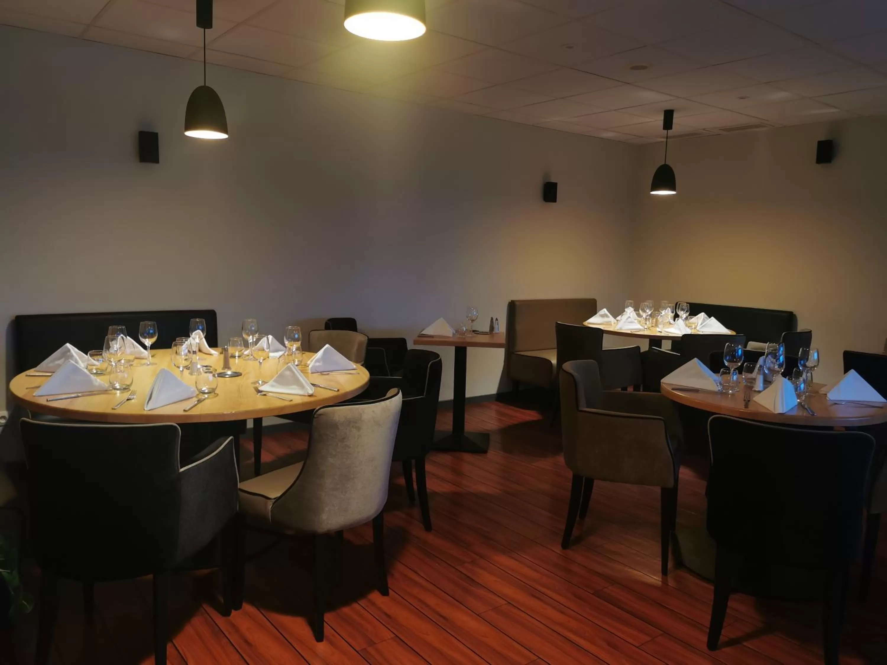 Restaurant/places to eat in Hotel Ambotel