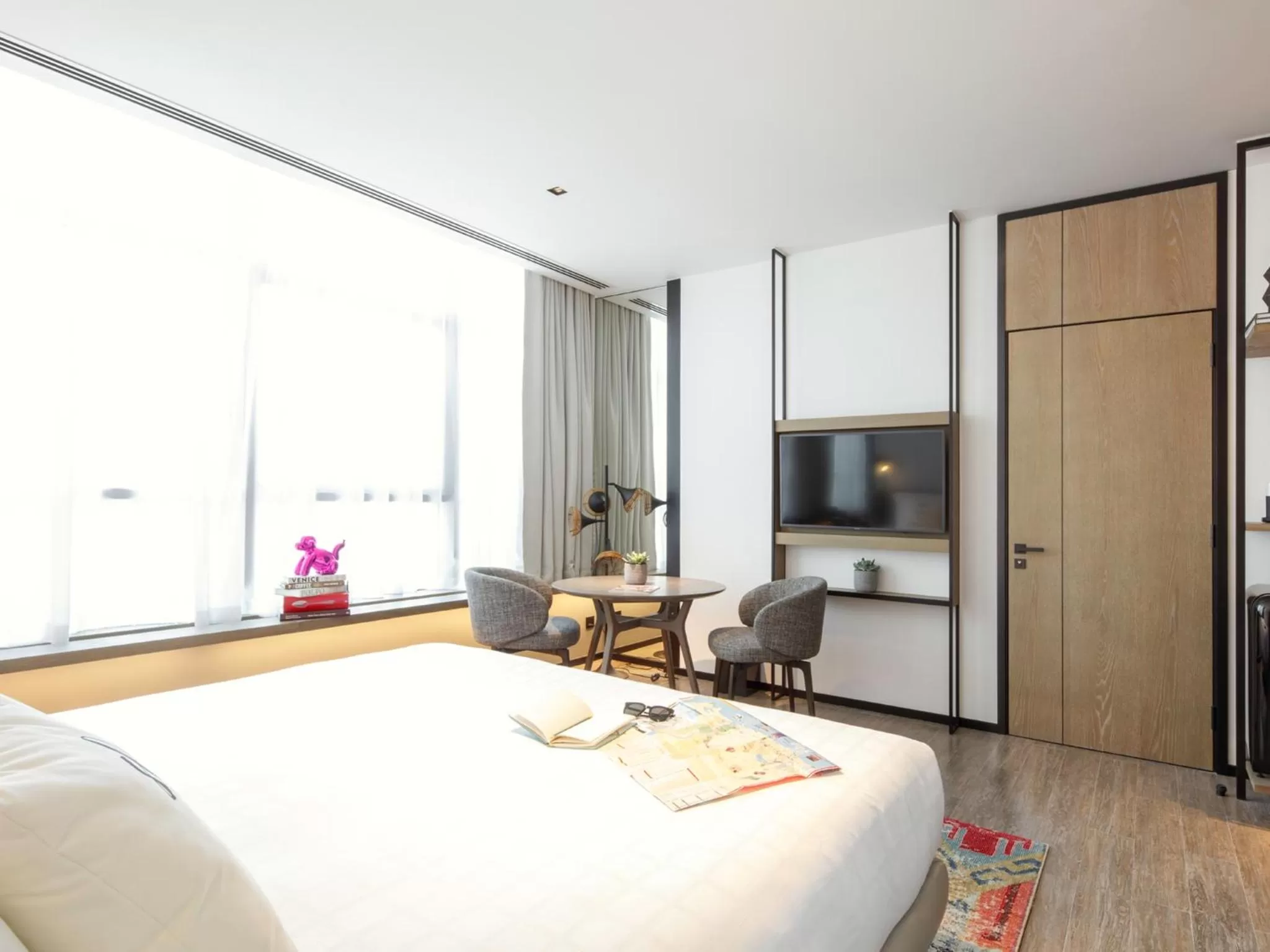 Shower, Bed in Zabeel House The Greens by Jumeirah