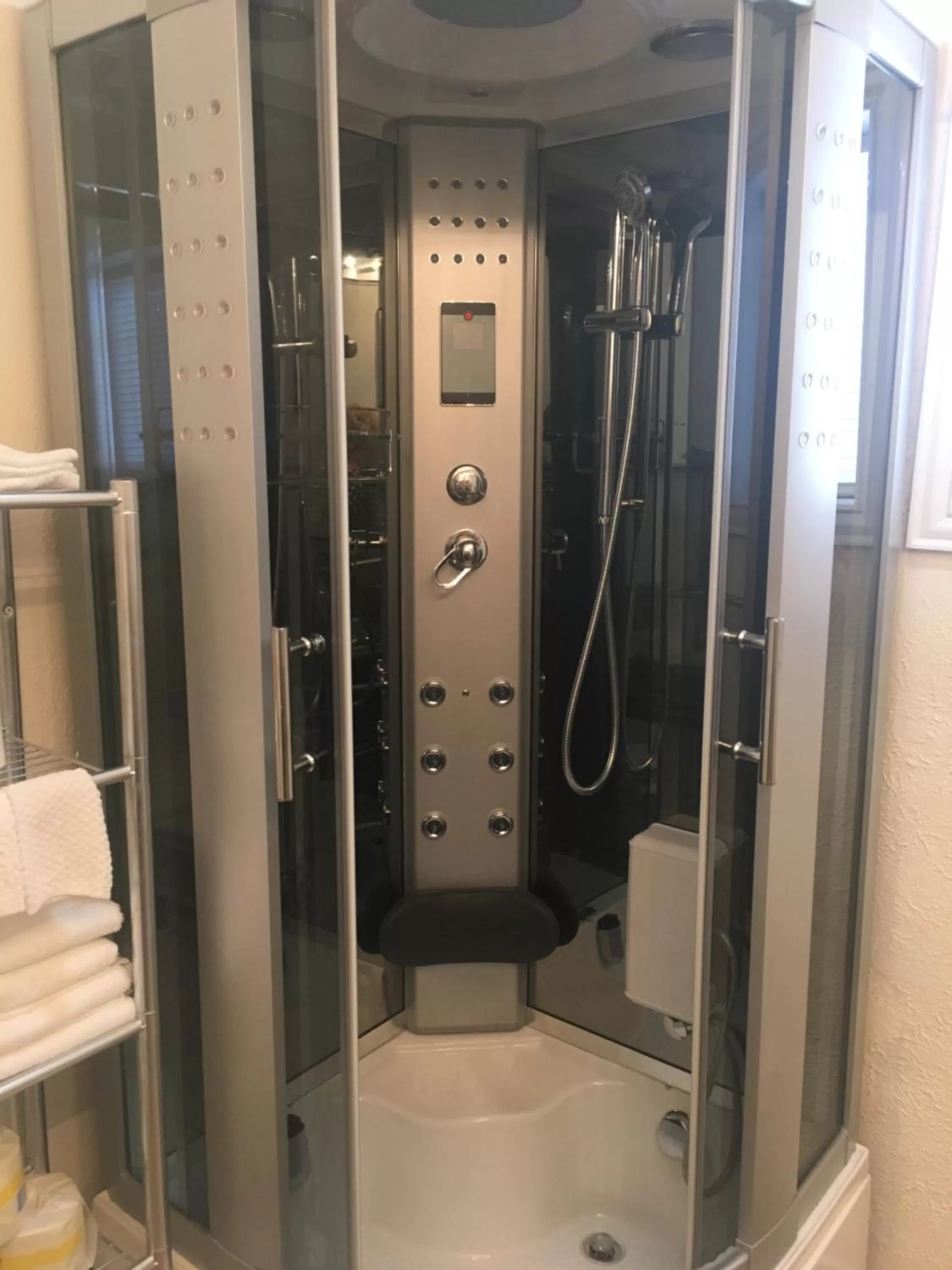 Shower in Capri Beach Hotel