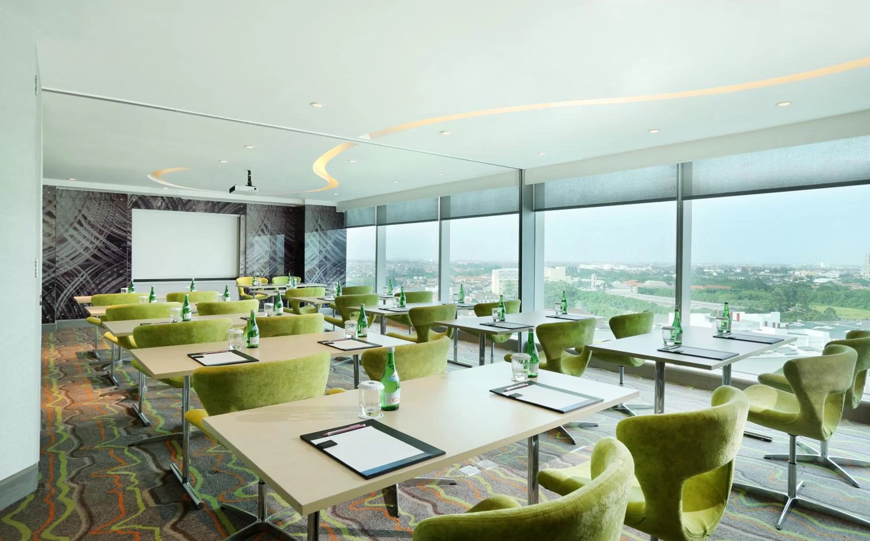 Restaurant/places to eat in Novotel Tangerang