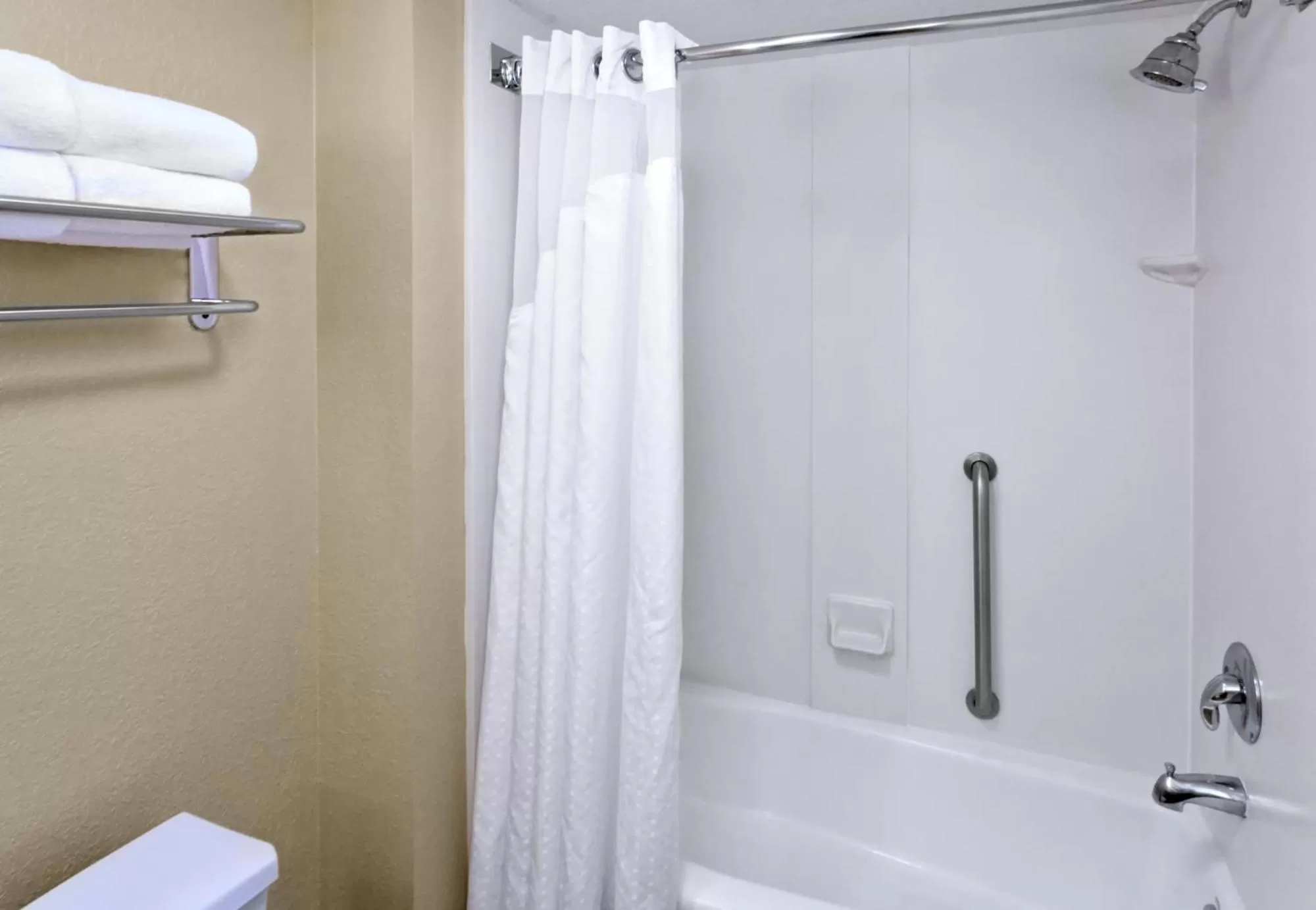 Standard  Room in Holiday Inn Hotel & Suites Daytona Beach On The Ocean, an IHG Hotel