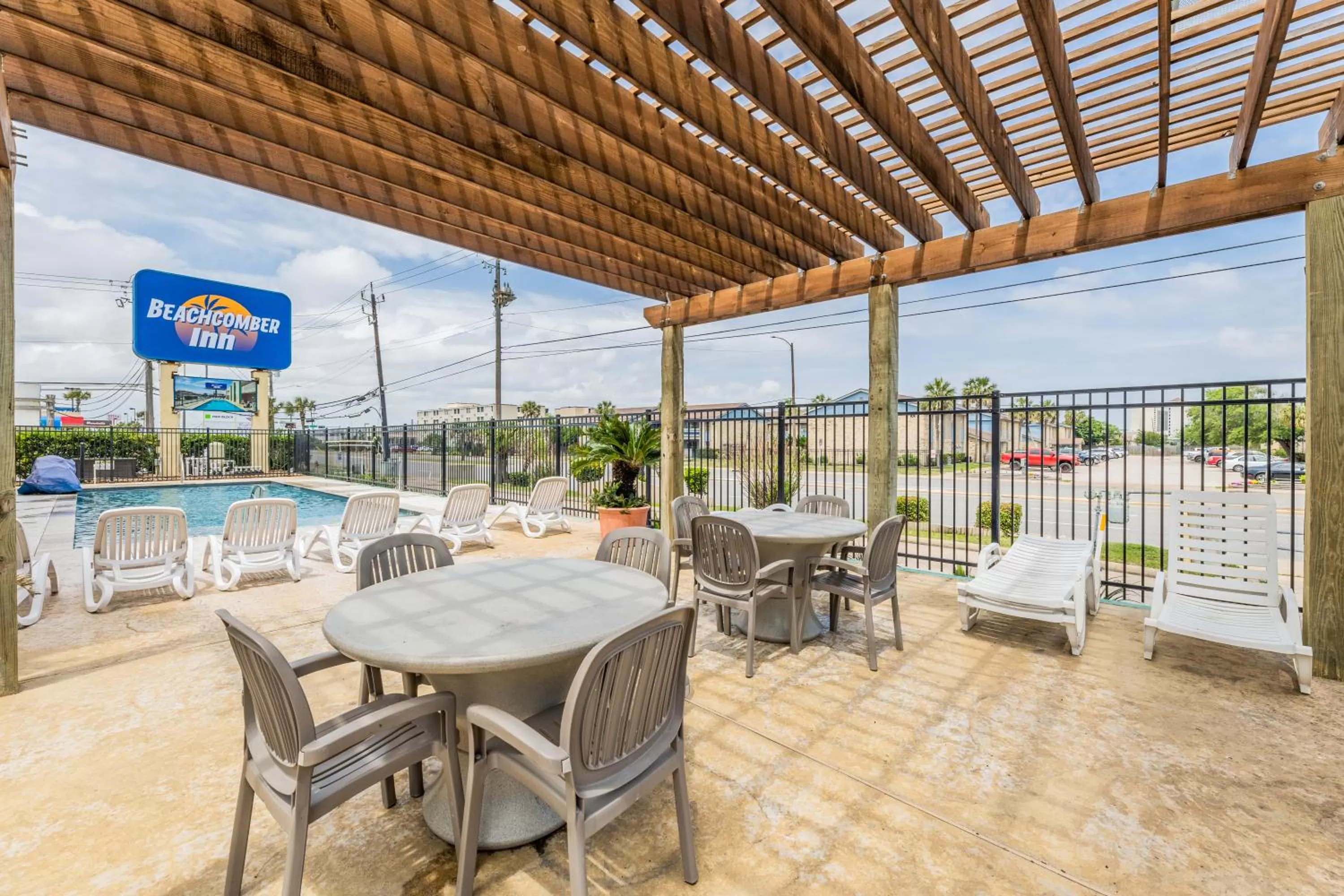 Swimming pool in Motel 6 Galveston, TX Seawall
