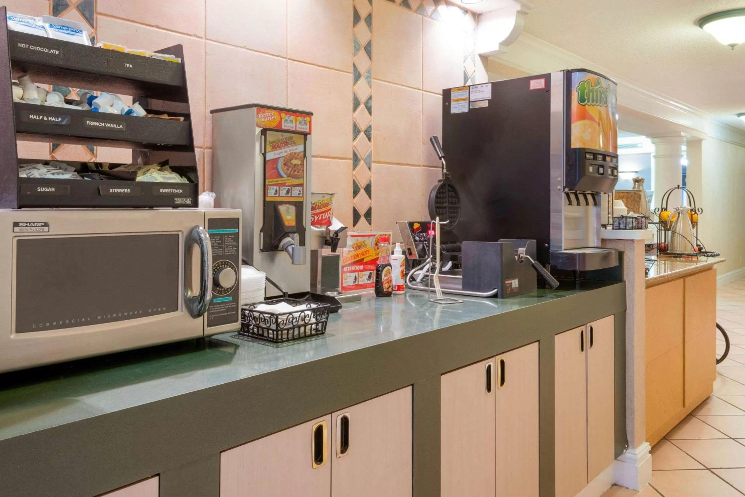 Restaurant/places to eat in La Quinta Inn by Wyndham Farmington