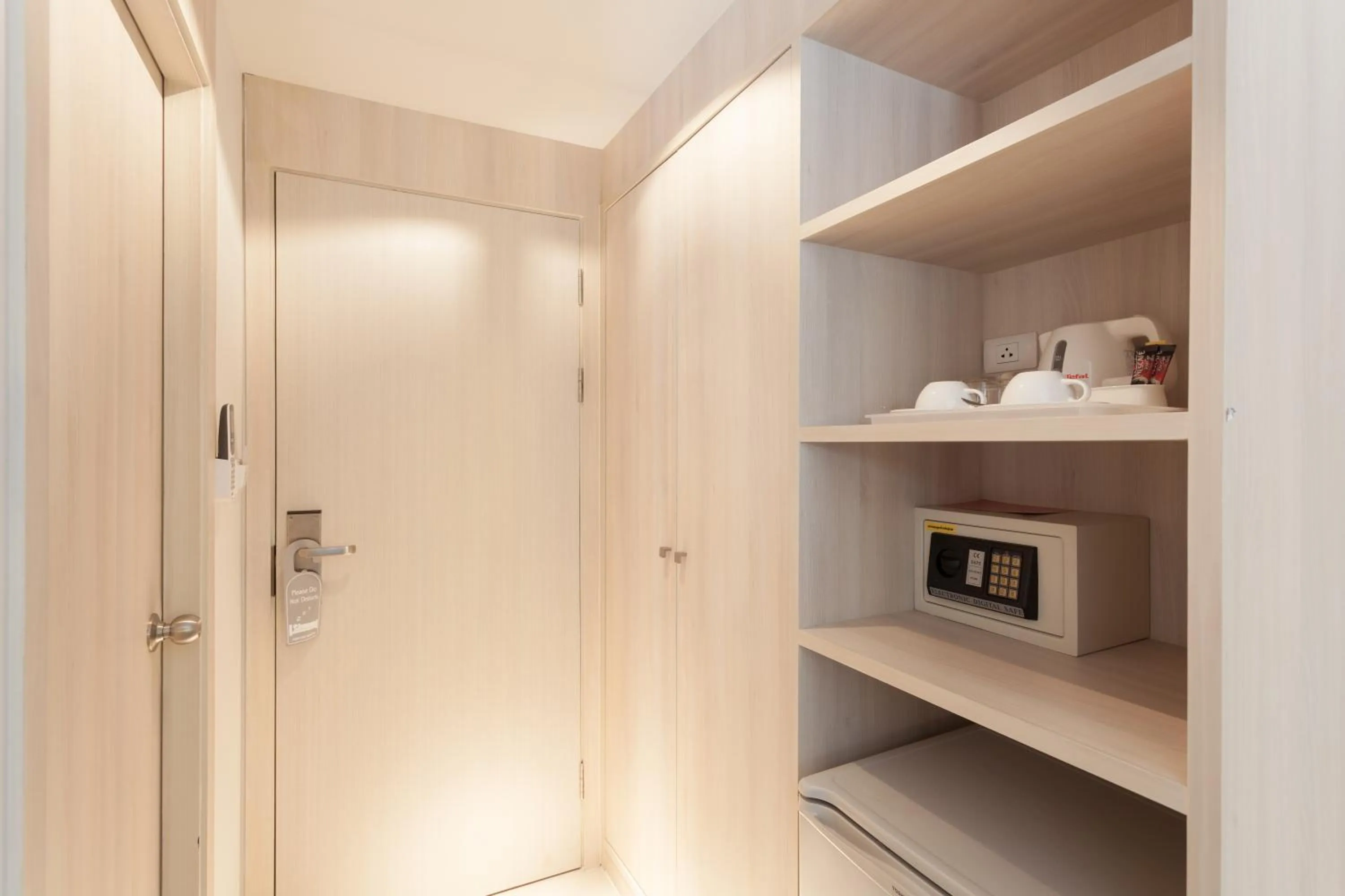 Kitchen or kitchenette in Coral Inn