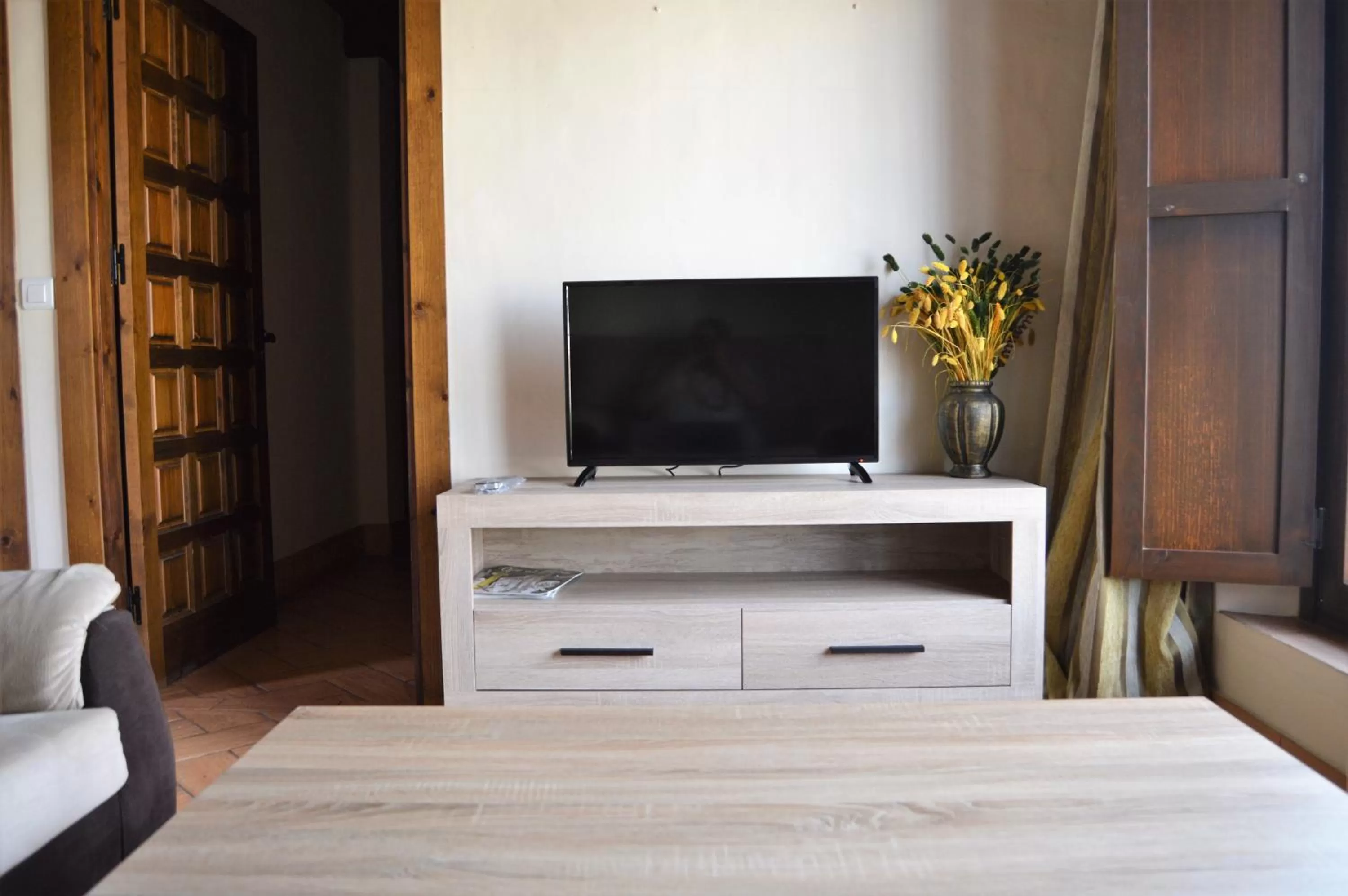 TV/Entertainment Center in Apartamentos Turísticos - Hostal Los Alisos