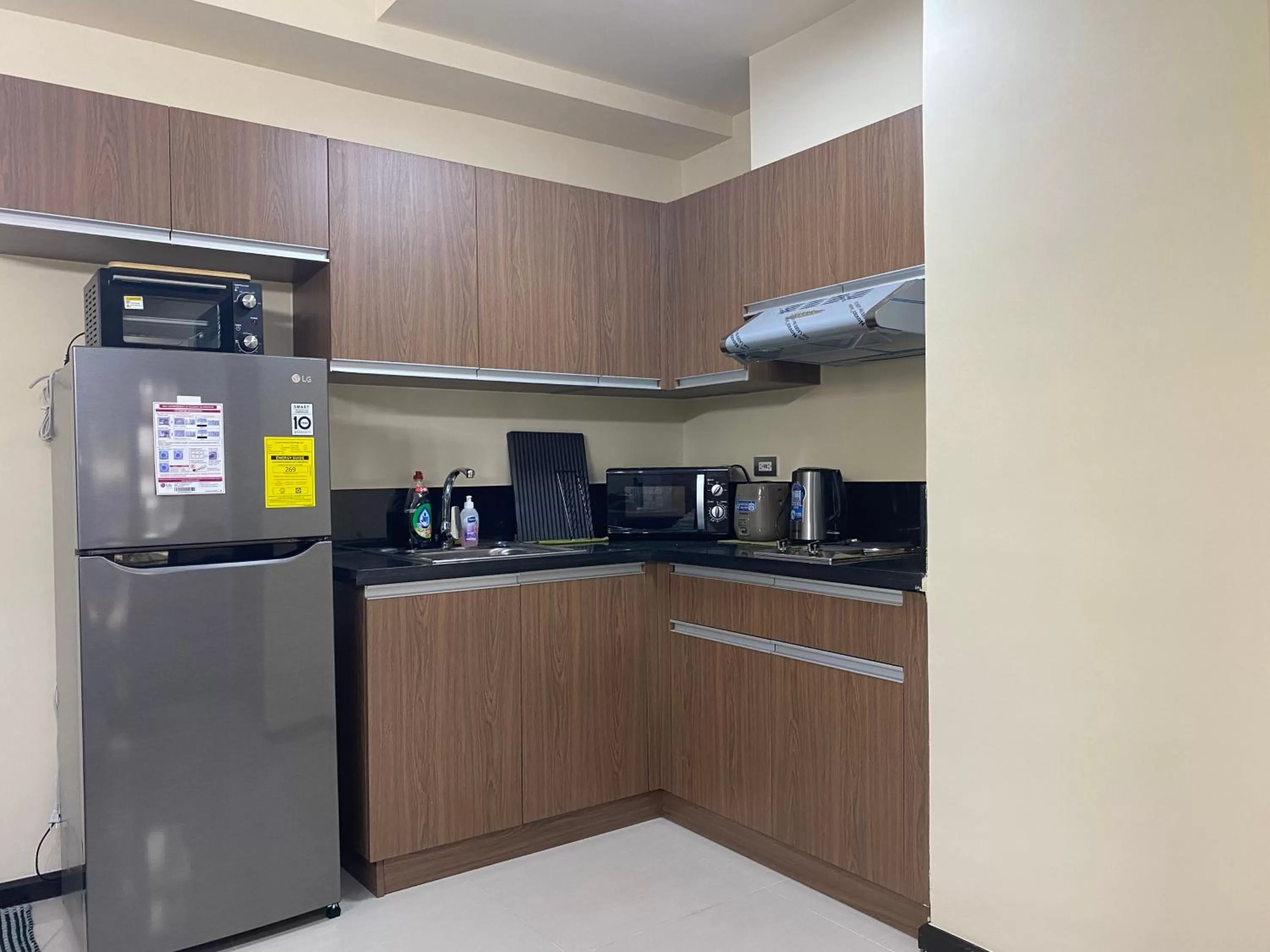 Kitchen or kitchenette, Kitchen/Kitchenette in Le 10 The Radiance Manila Bay