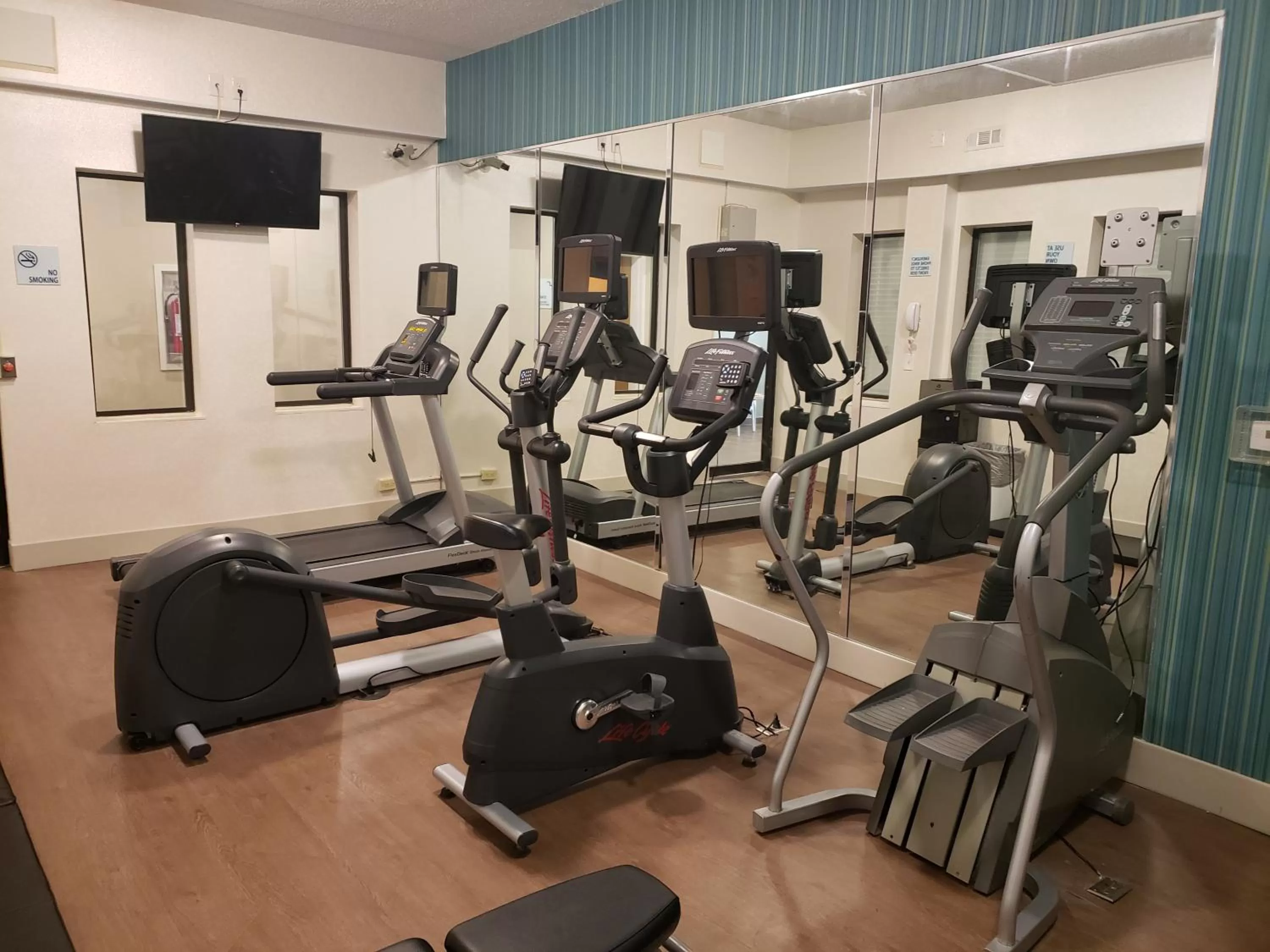 Fitness centre/facilities in Holiday Inn Express Hotel Pittsburgh-North/Harmarville by IHG