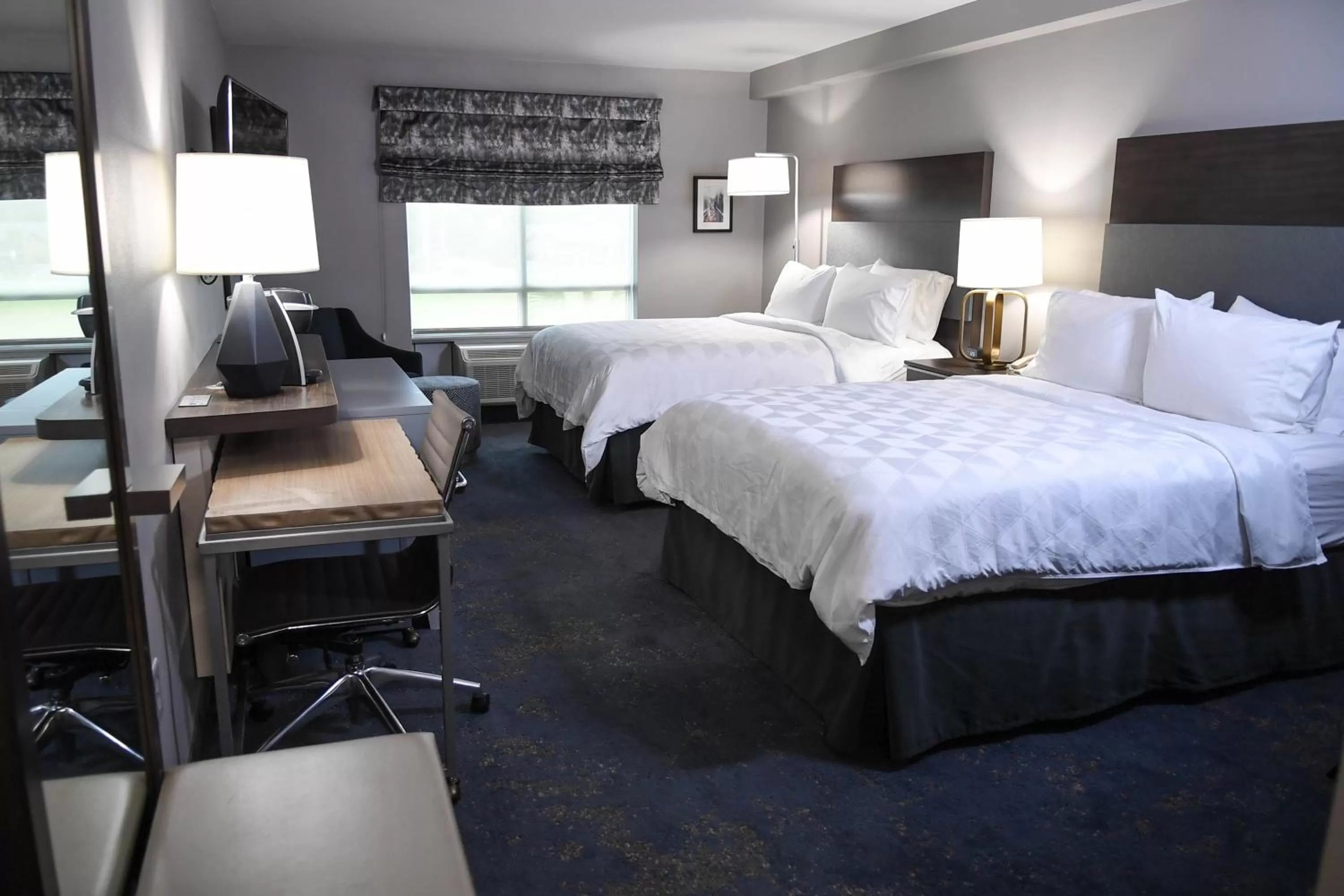 Photo of the whole room, Bed in Holiday Inn Valdosta Conference Center by IHG
