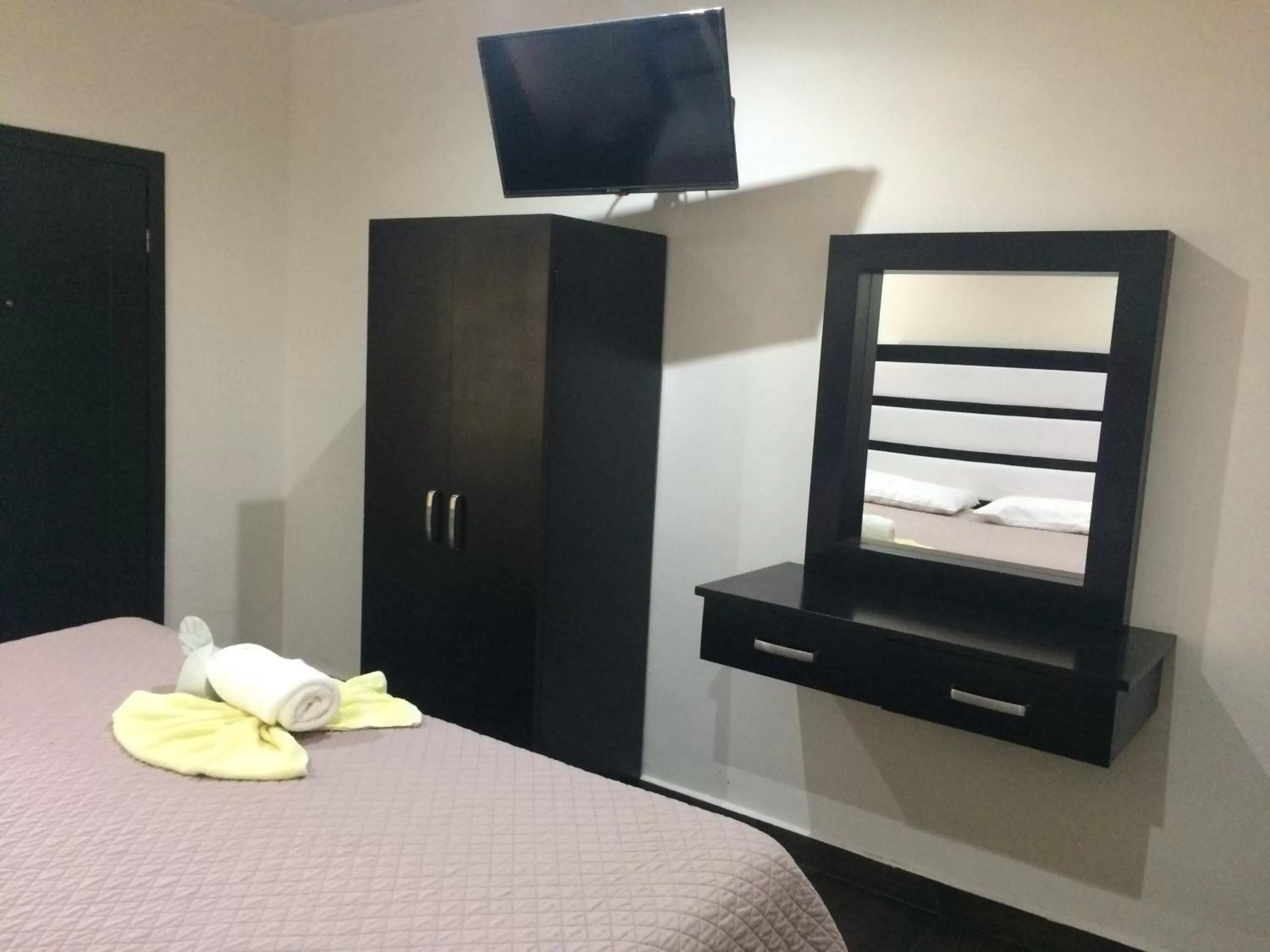 Decorative detail, Bed in Hotel Sevilla Palenque