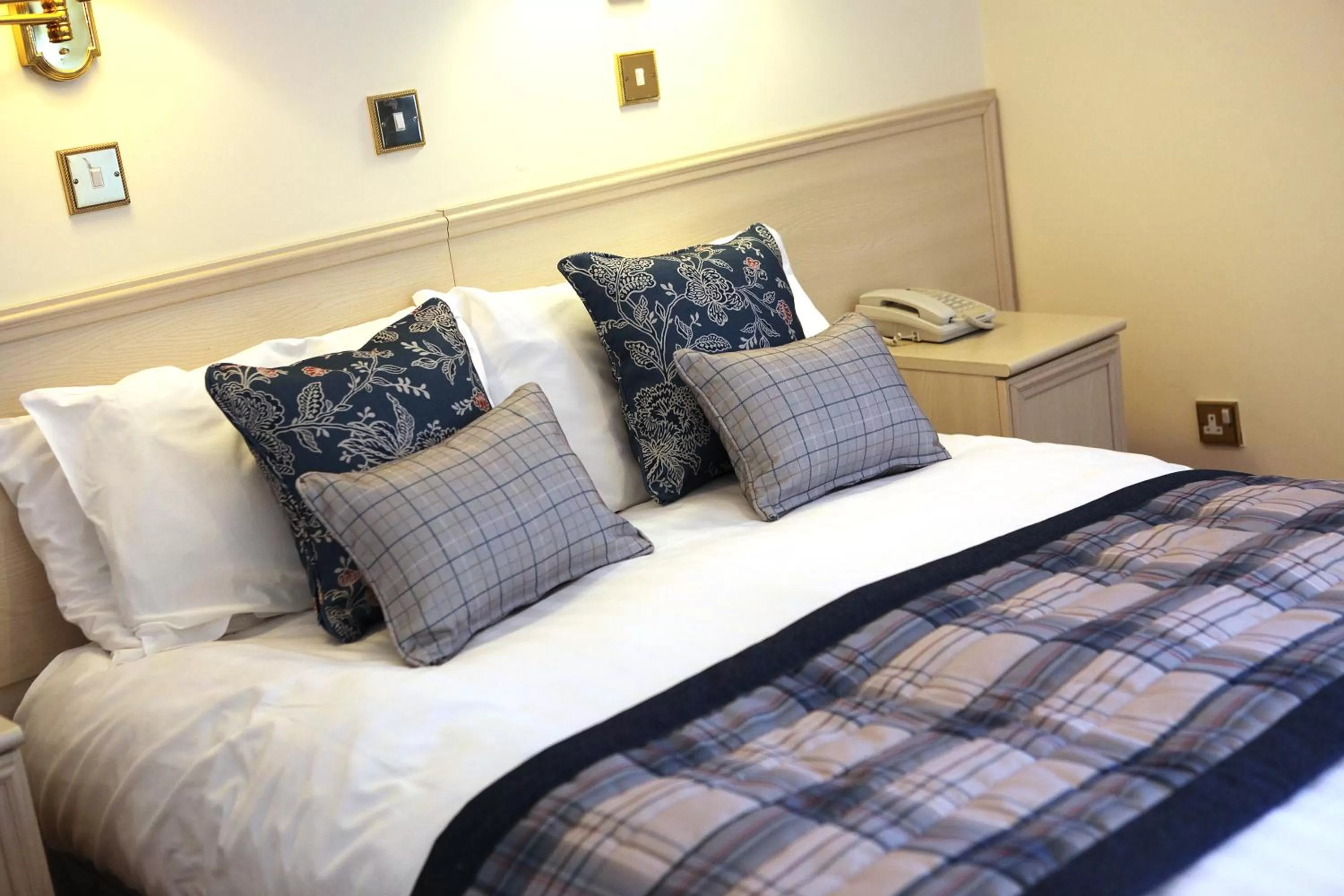 Bed in Livermead House Hotel