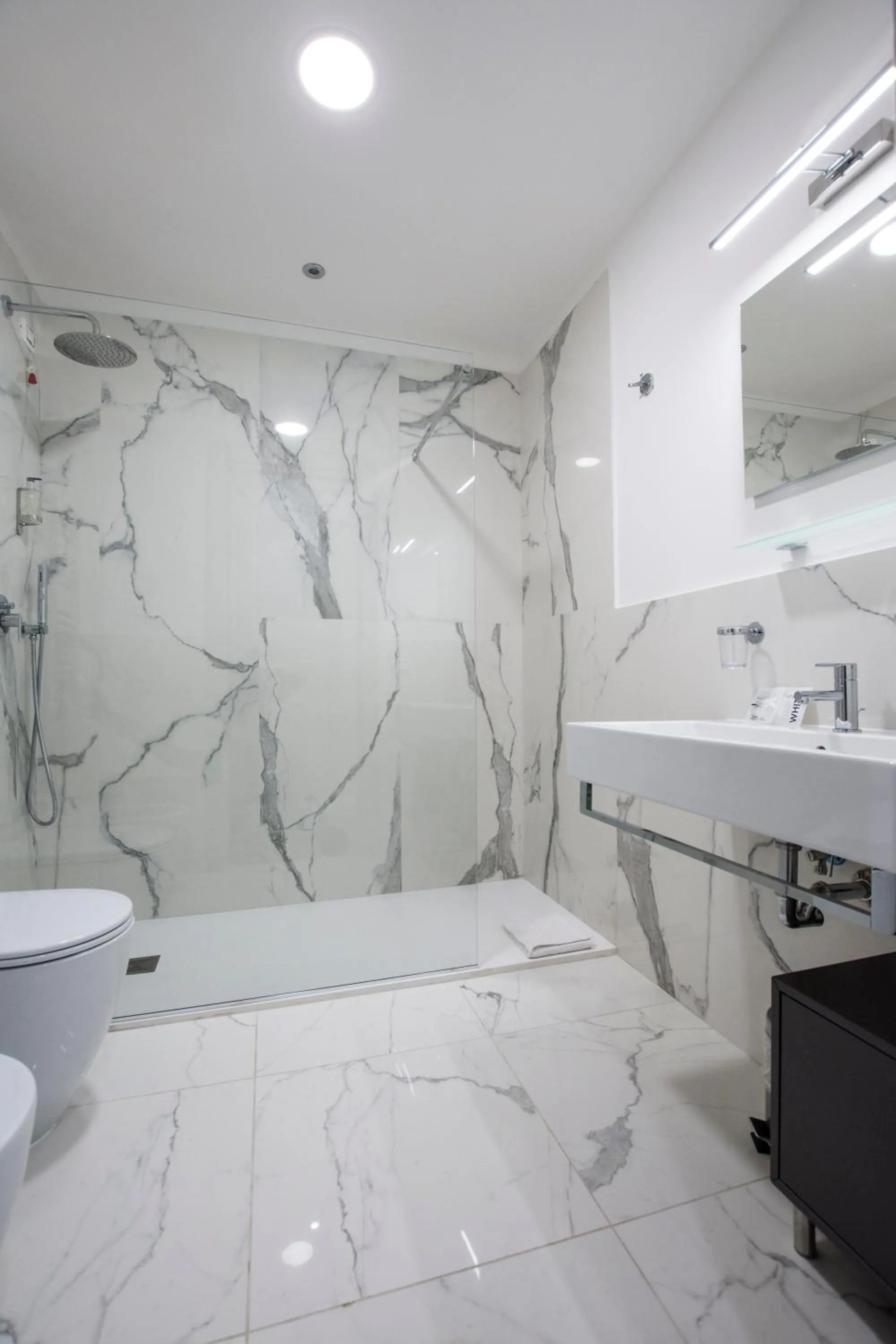 Bathroom in Regolo Rooms Vaticano