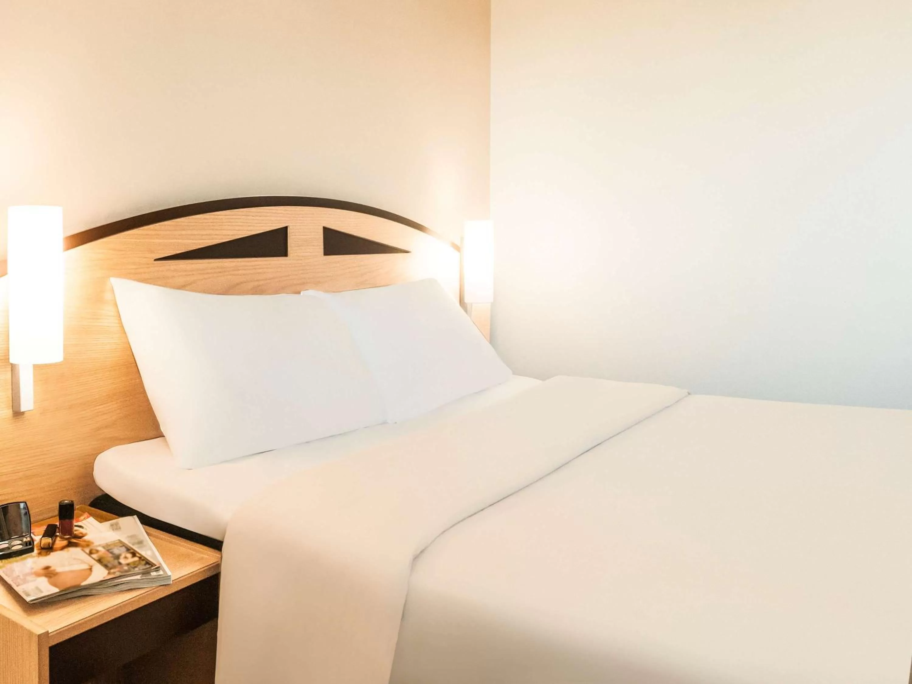 Photo of the whole room in ibis Chesterfield North - Barlborough