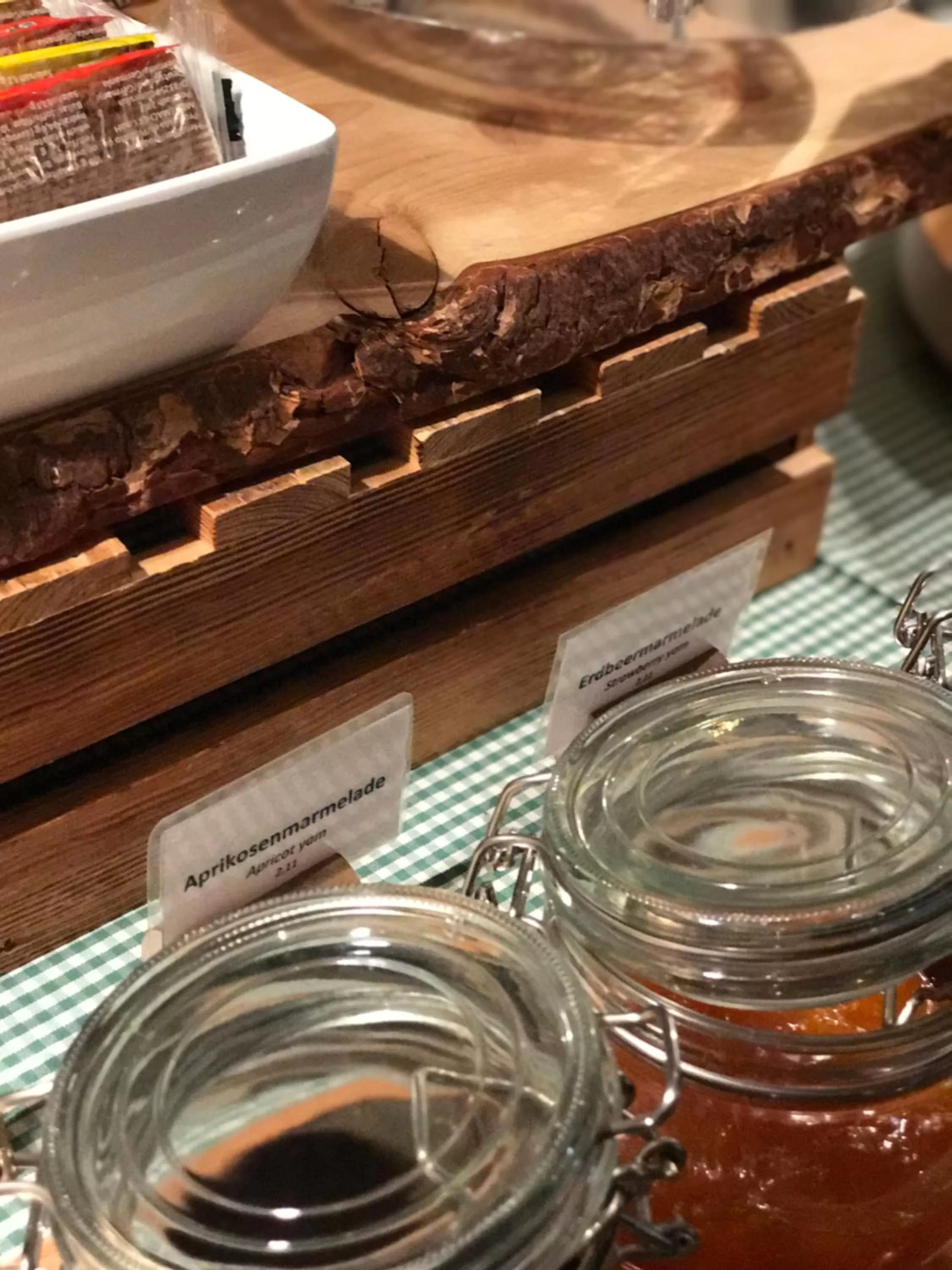 Buffet breakfast in Hotel Zur Alten Brücke