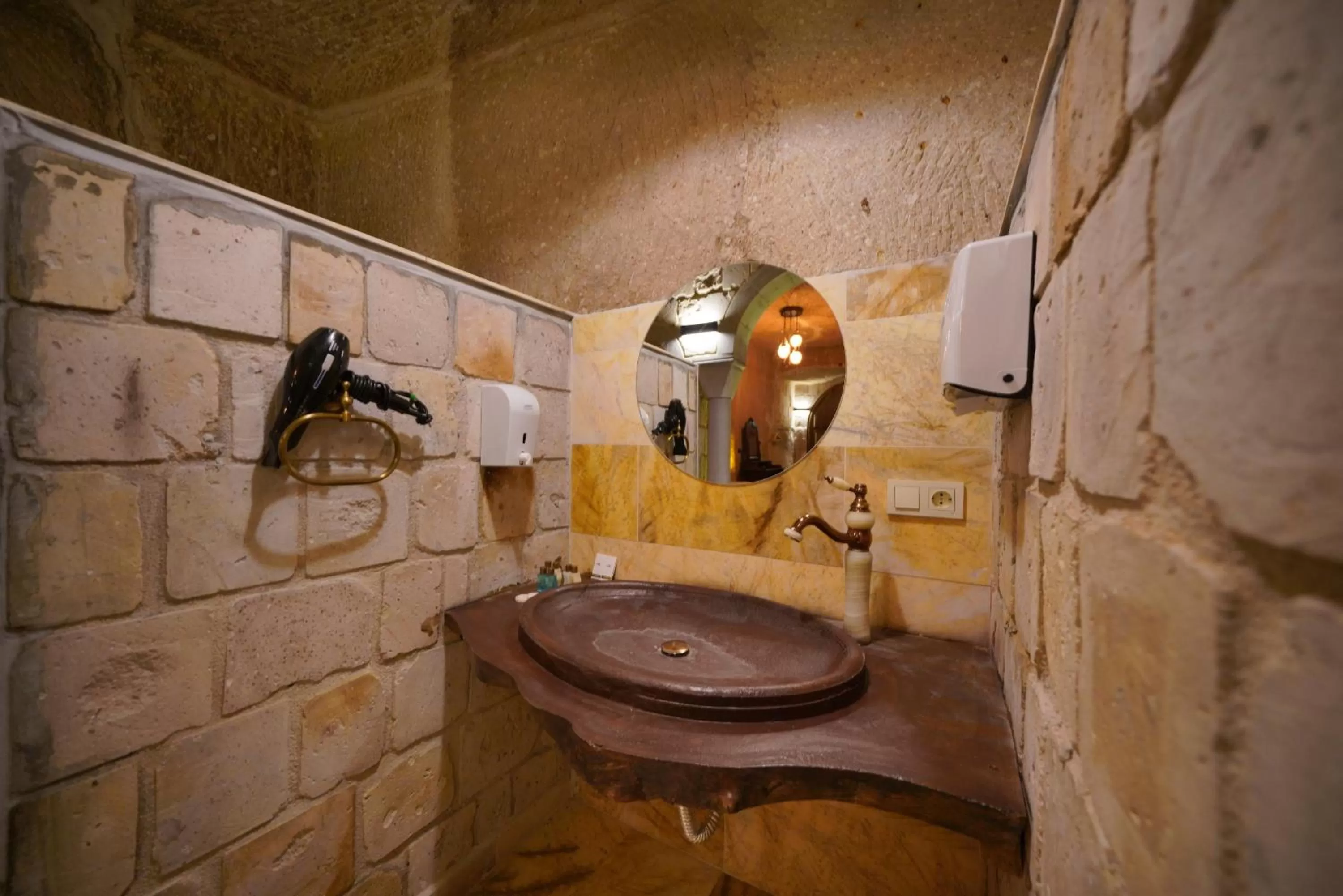 Bathroom in Shoestring Cave House
