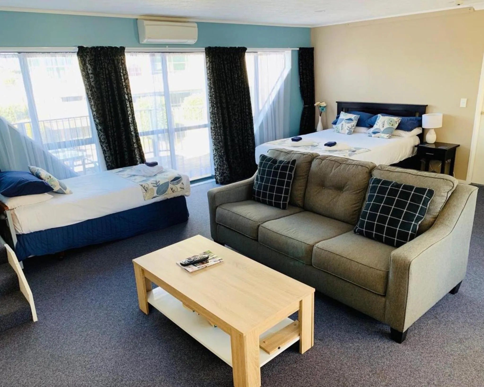 Bed in Wrights by the Sea Motel