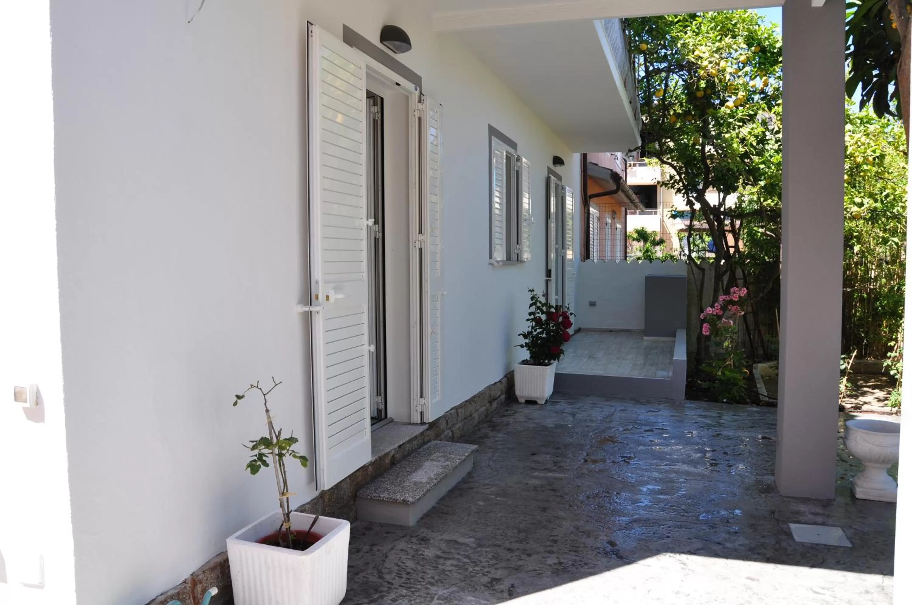 Garden in B&B Les Chambres Rooms & Suite