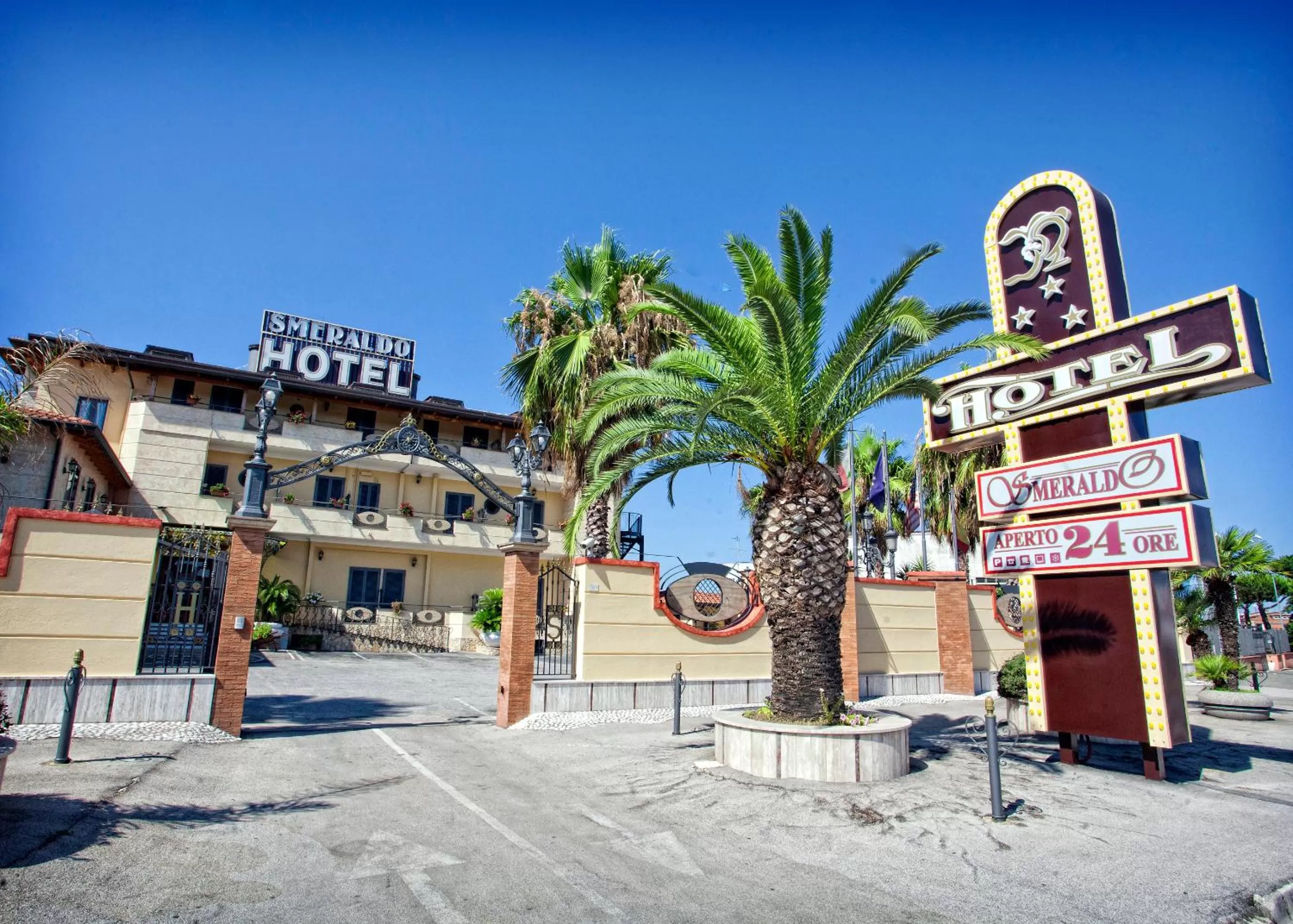 Facade/entrance in Hotel Smeraldo
