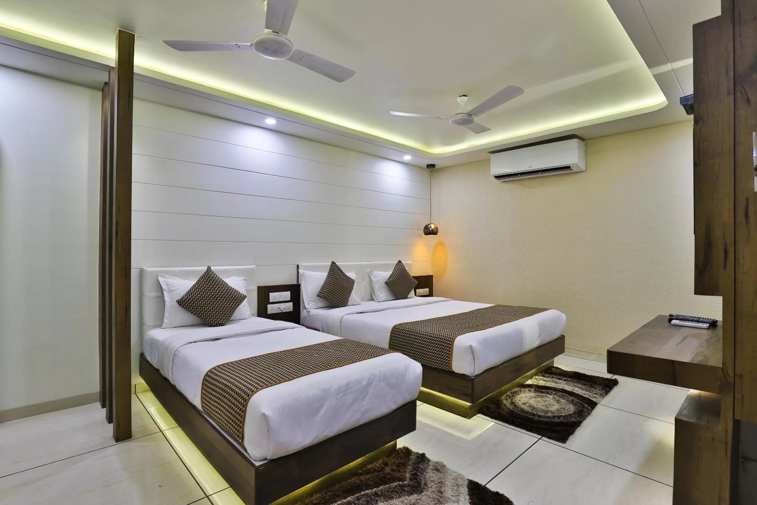 Bedroom, Bed in Hotel Pearl