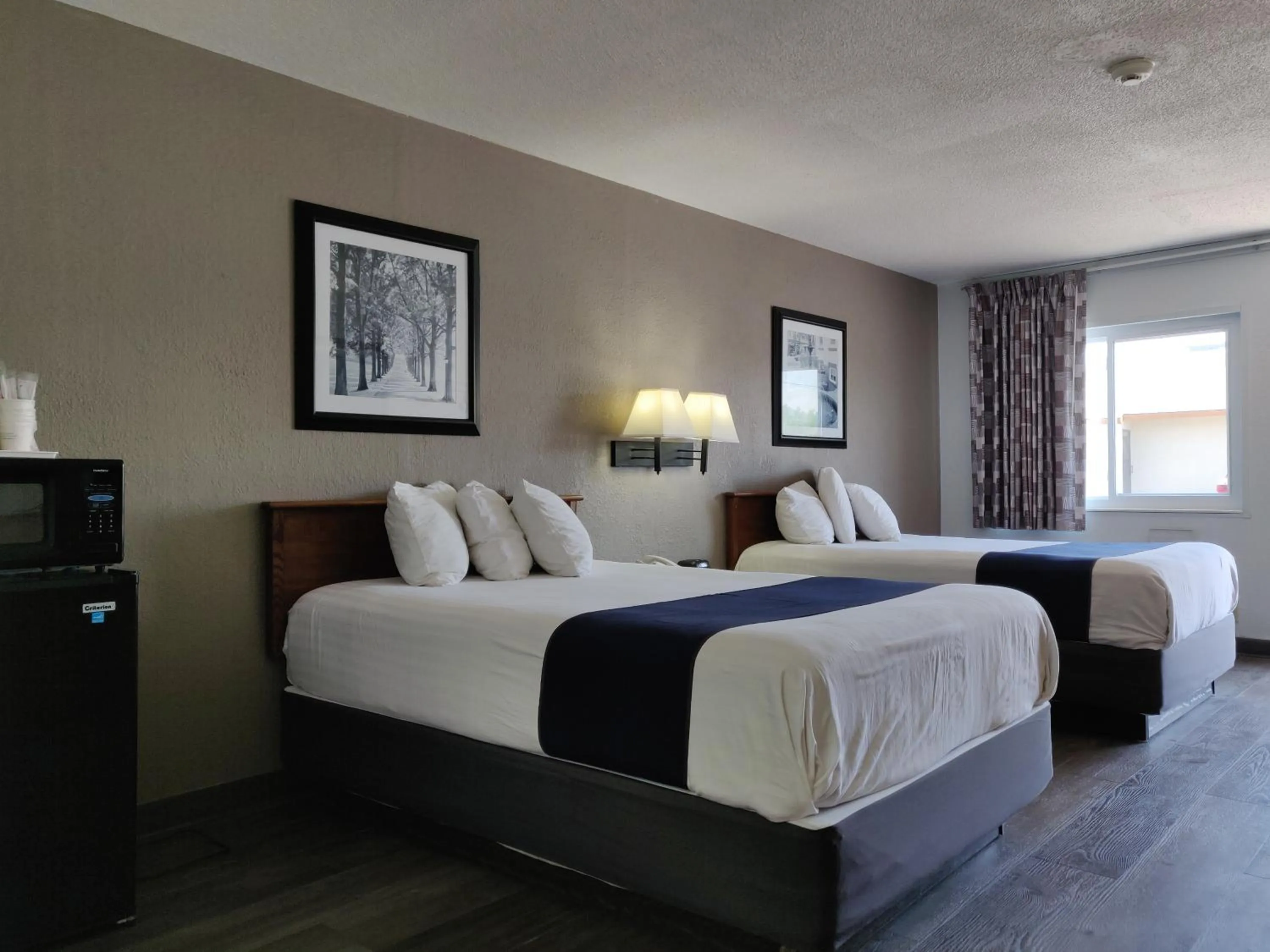 Photo of the whole room, Bed in Cedar Cove