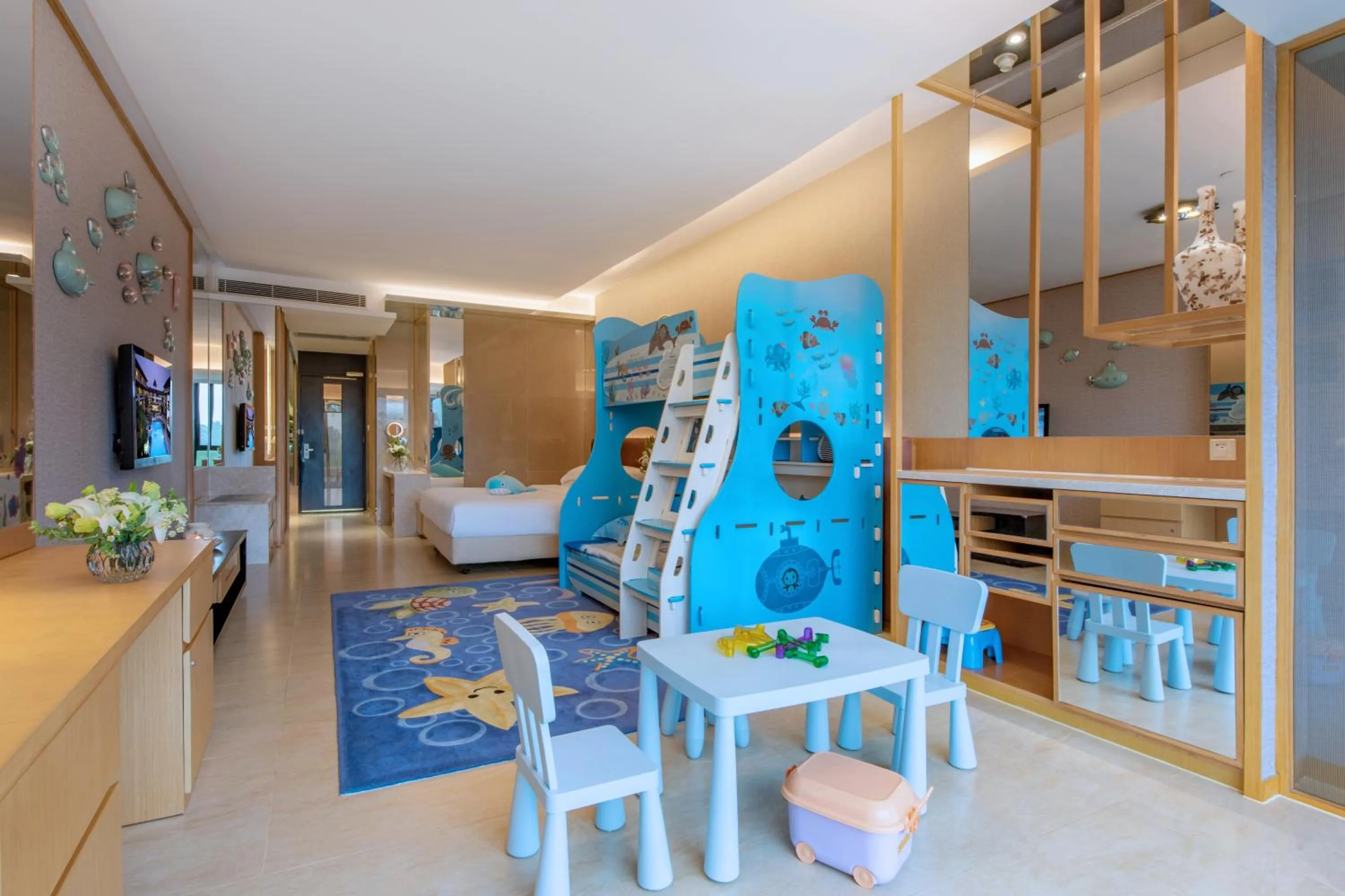 children in Mission Hills Hotel Resorts Shenzhen