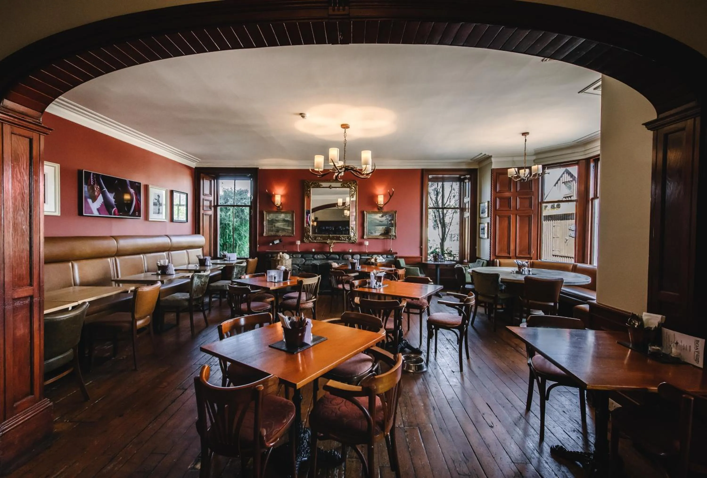 Lounge or bar in Boat Country Inn and Restaurant