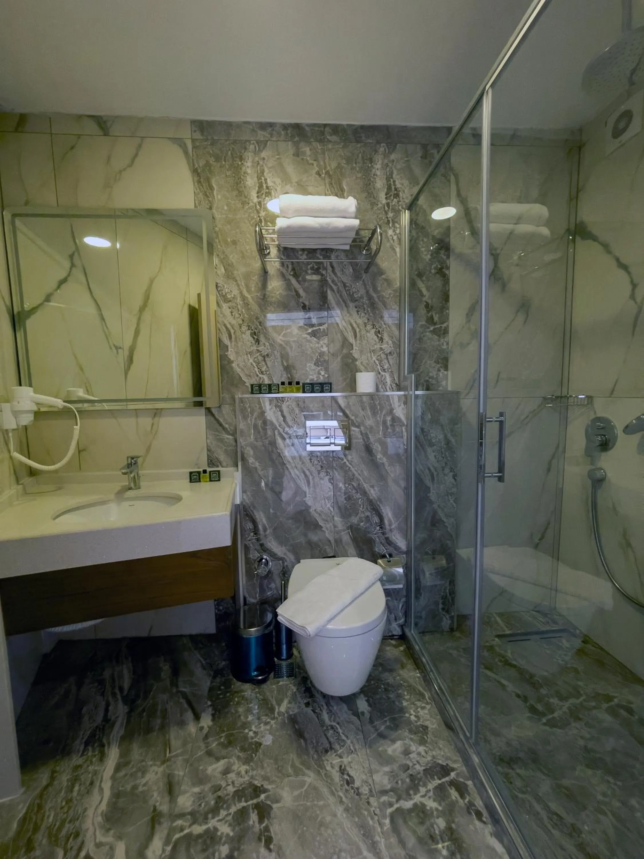 Bathroom in Martinenz Hotel