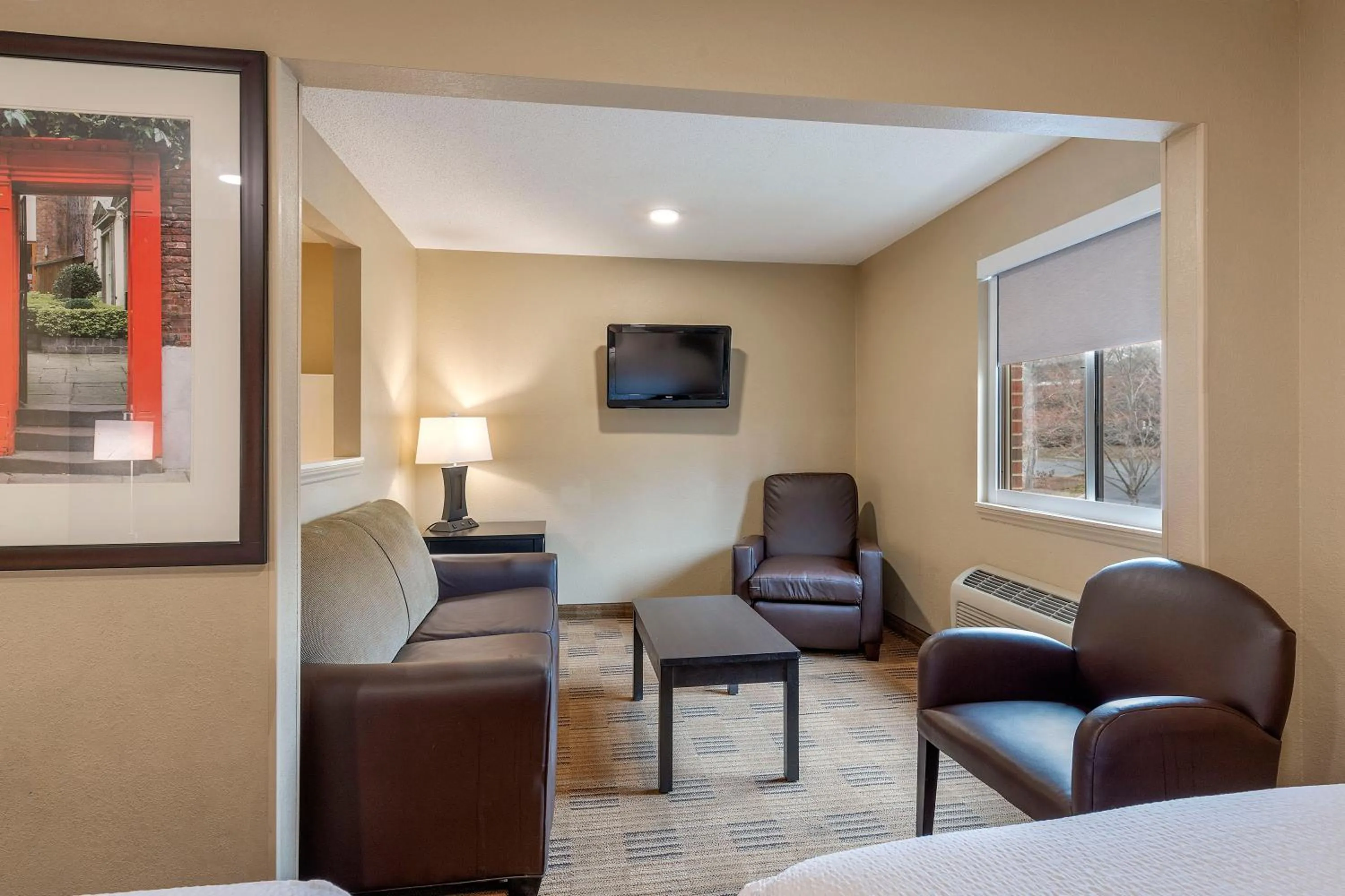 Seating area in Extended Stay America Select Suites - Charlotte - Tyvola Rd - Executive Park