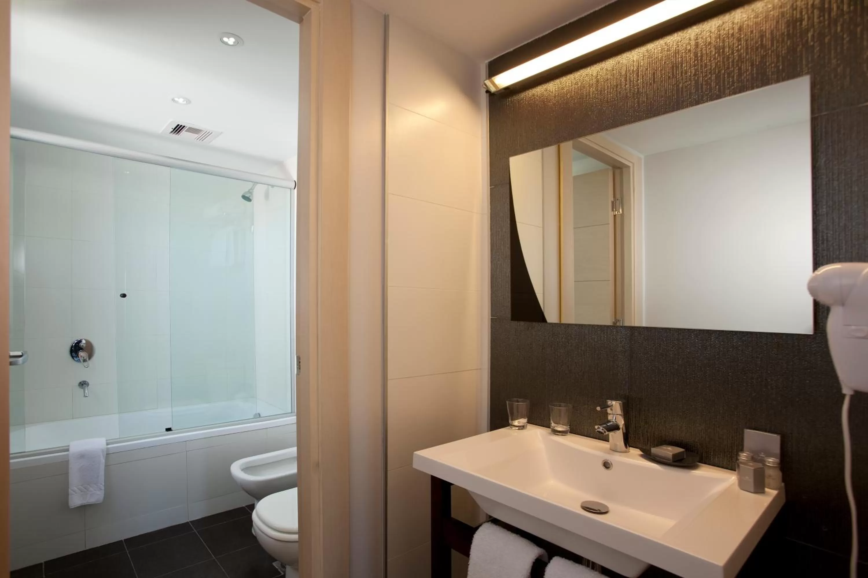 Bathroom in Regency Rambla Design Apart Hotel