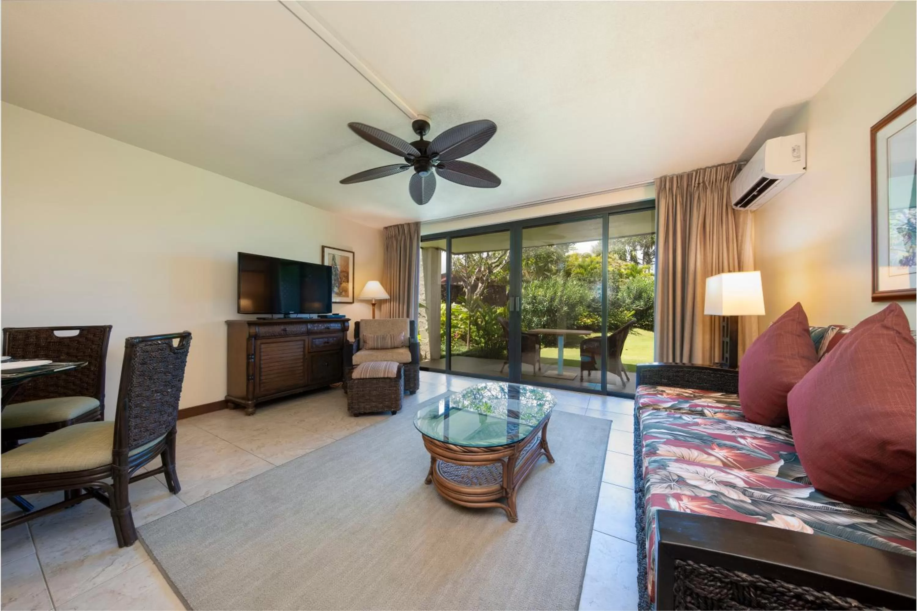 Living room in Hanalei Bay Resort