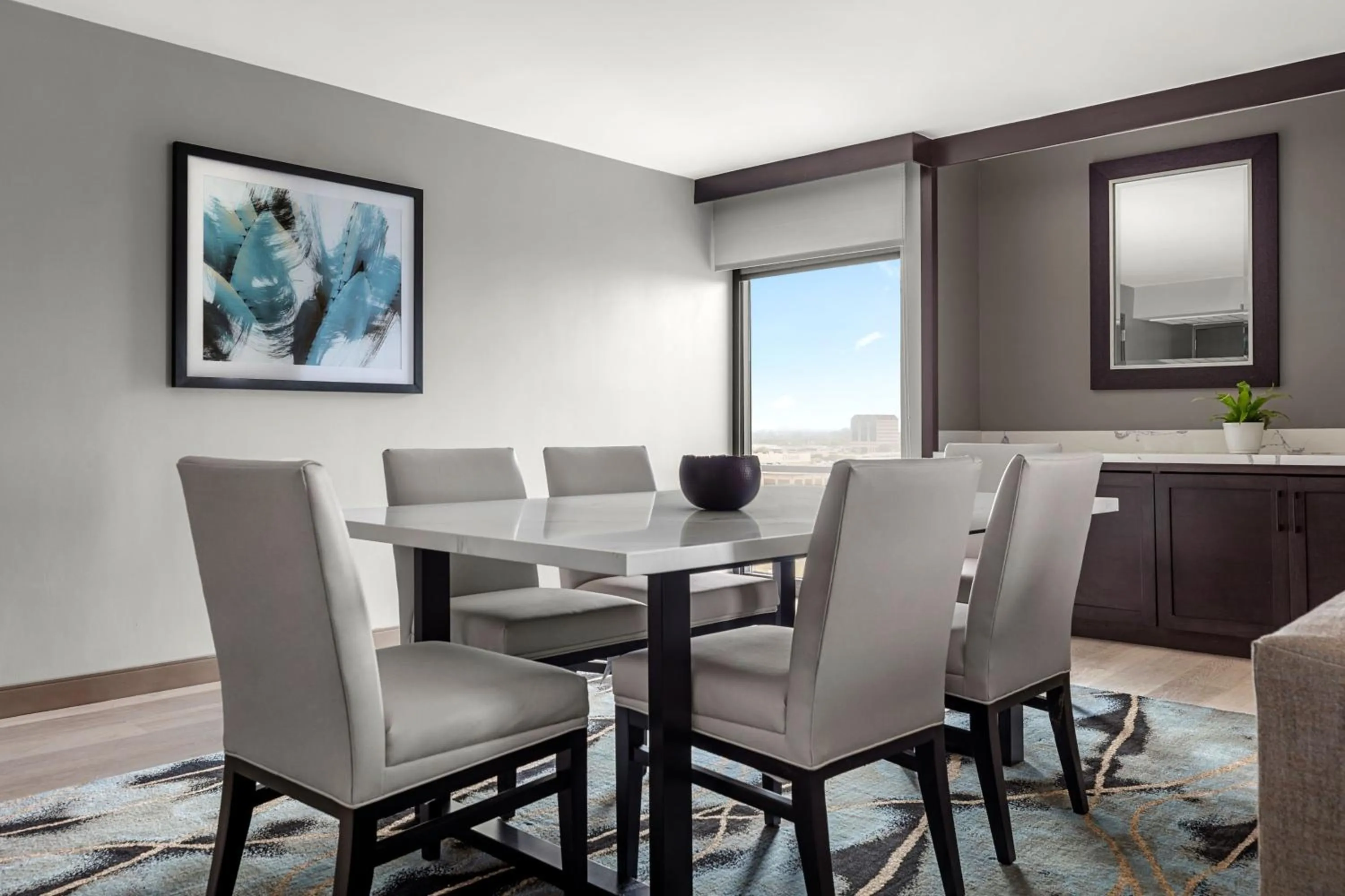 Photo of the whole room in Marriott San Antonio Airport