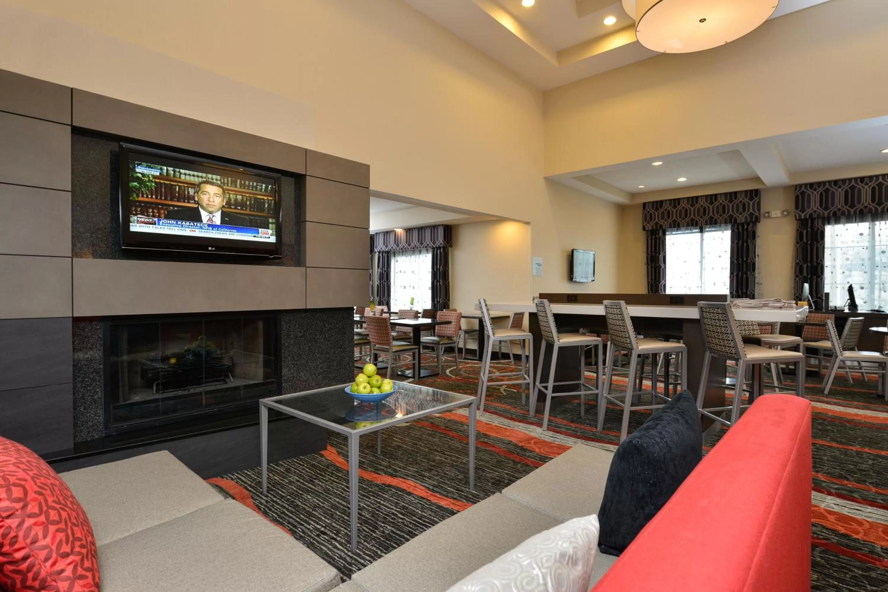 Communal lounge/ TV room in Holiday Inn Express Boston-Milford by IHG
