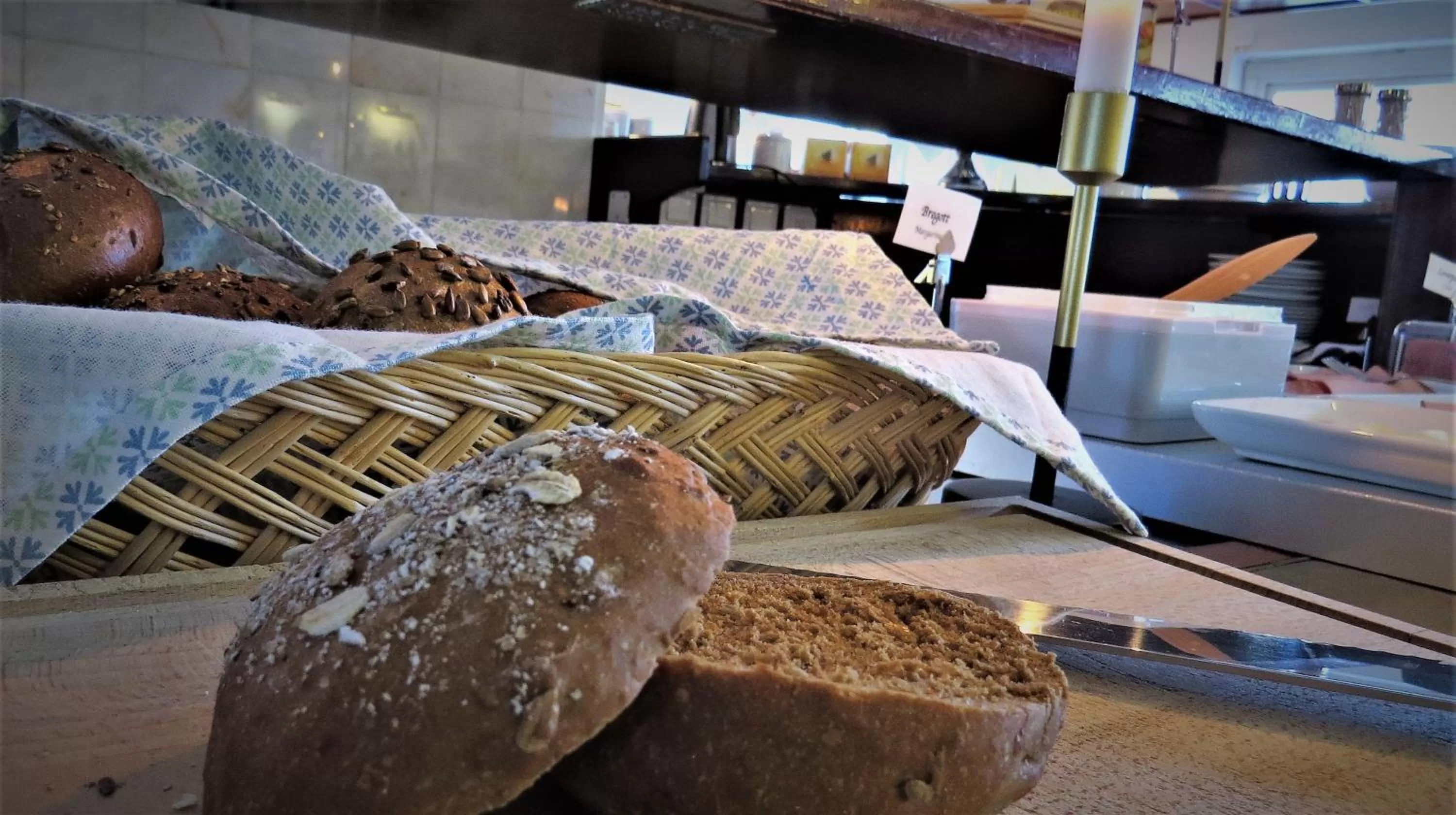 Continental breakfast in Hotell City