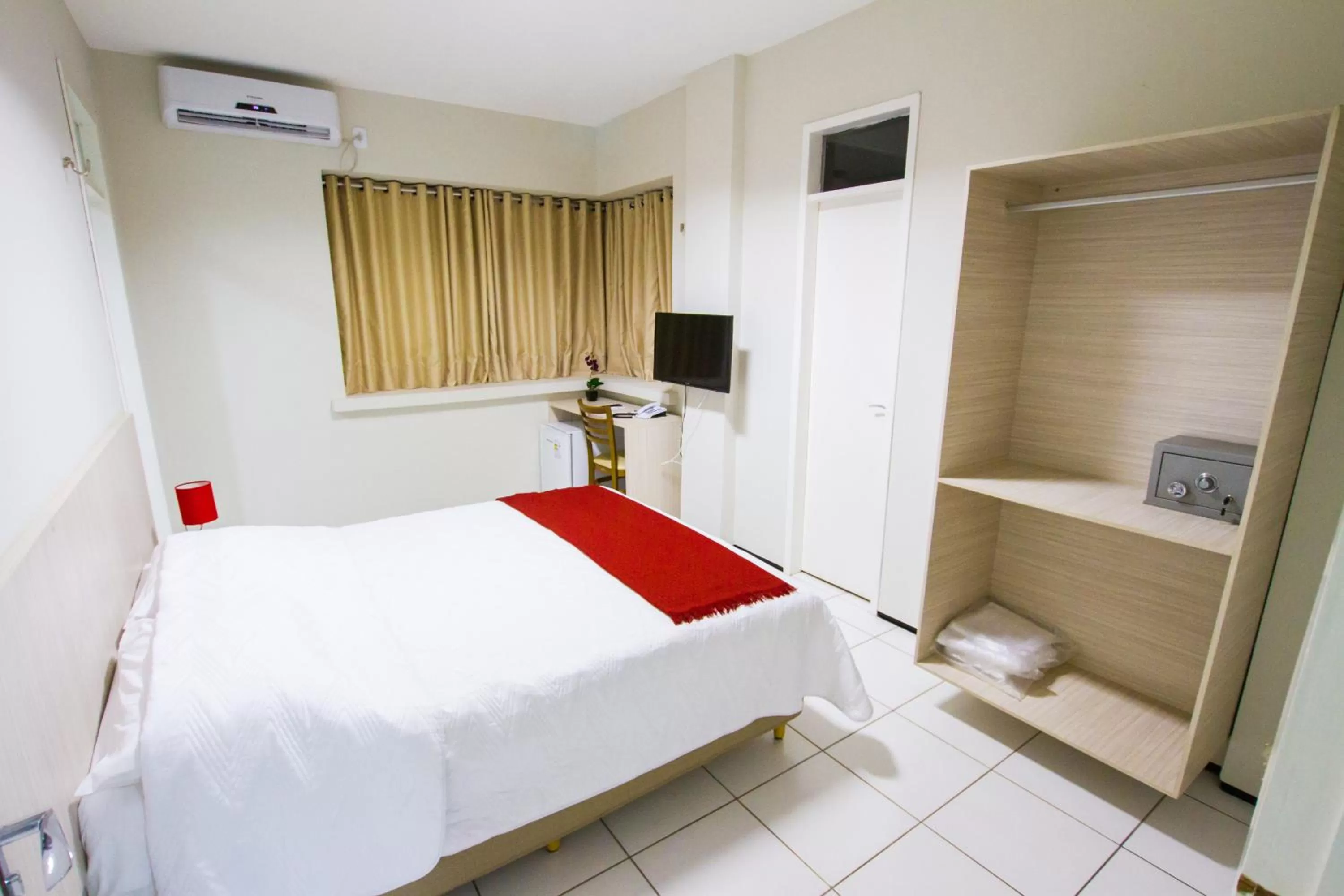 Photo of the whole room, Bed in Holiday Hotel Picos