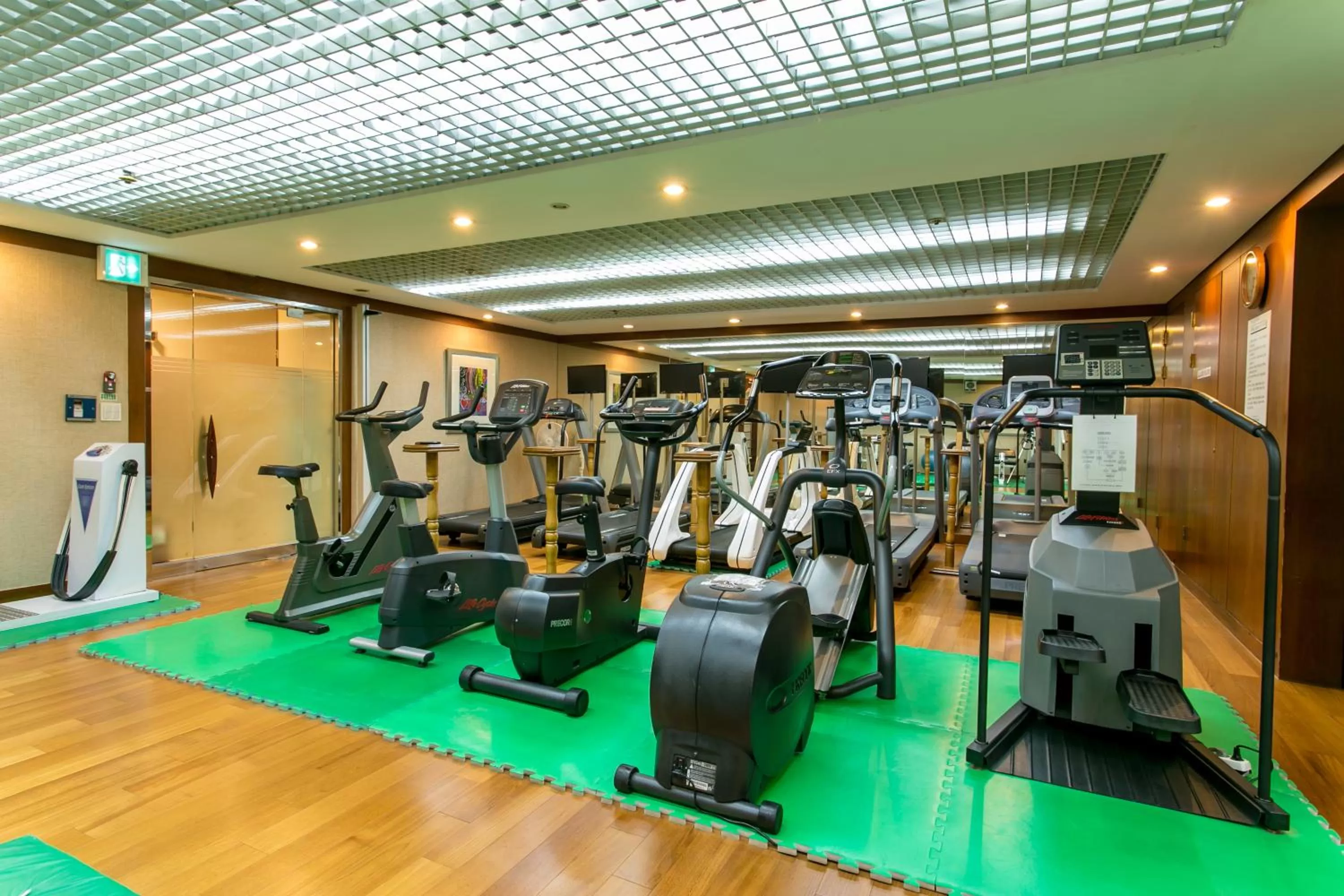 Fitness centre/facilities in Pacific Hotel