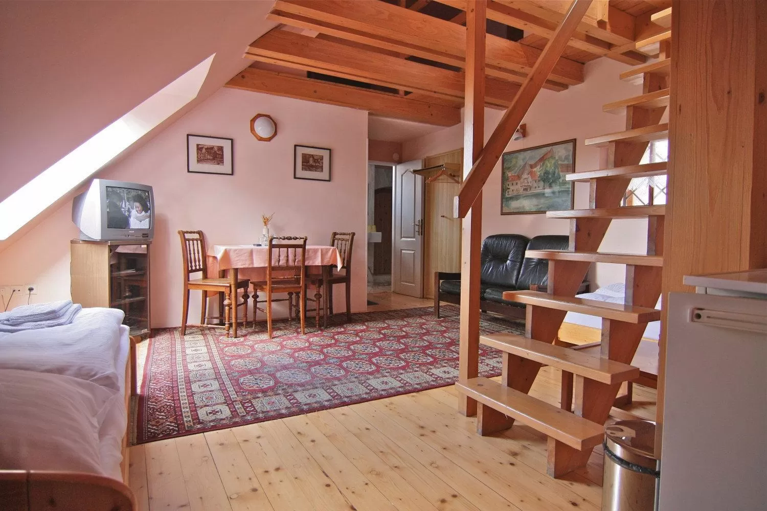 Living room, Bed in Hotel Klika