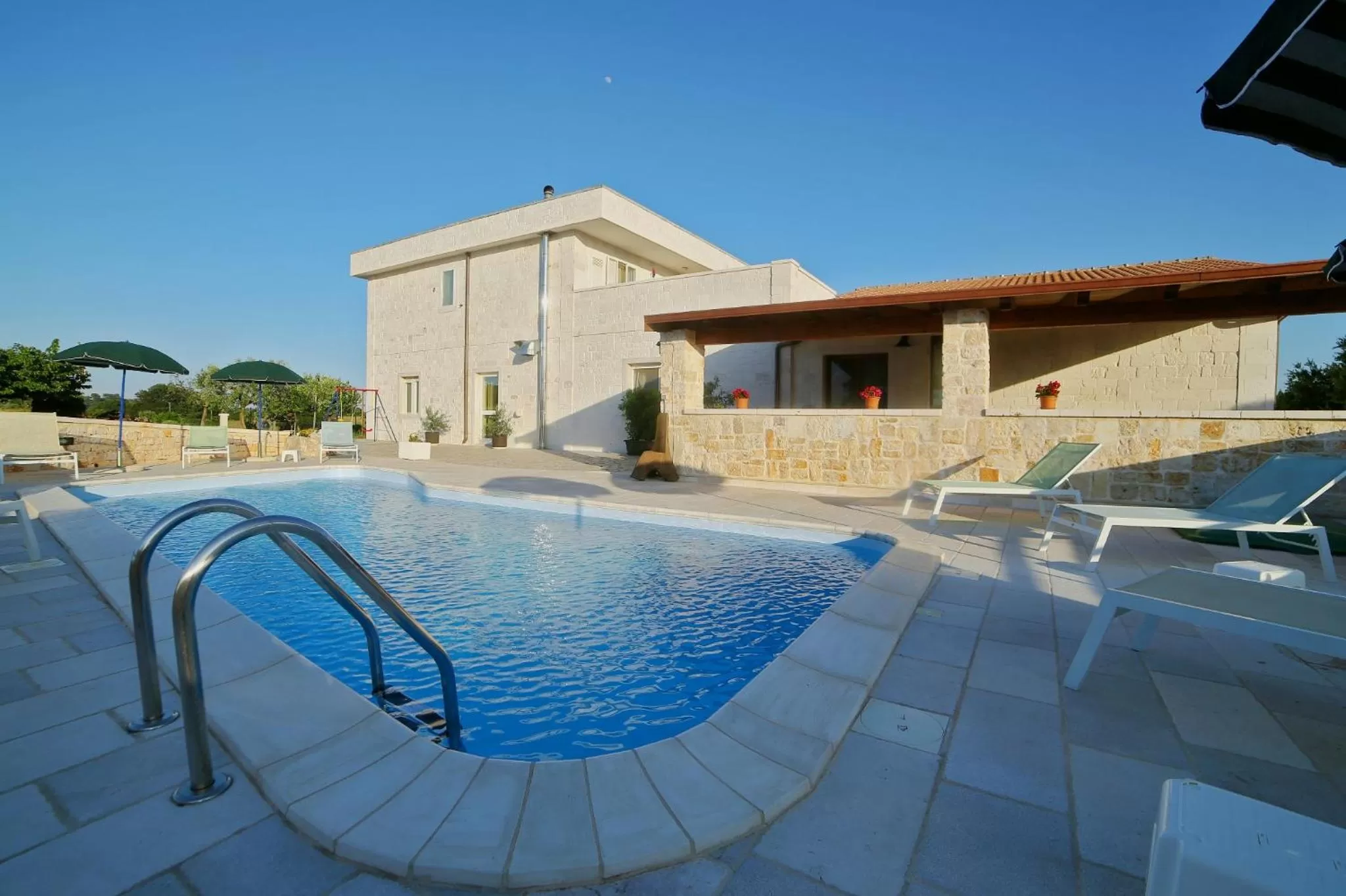 Property building, Swimming Pool in B&B Il Leccio