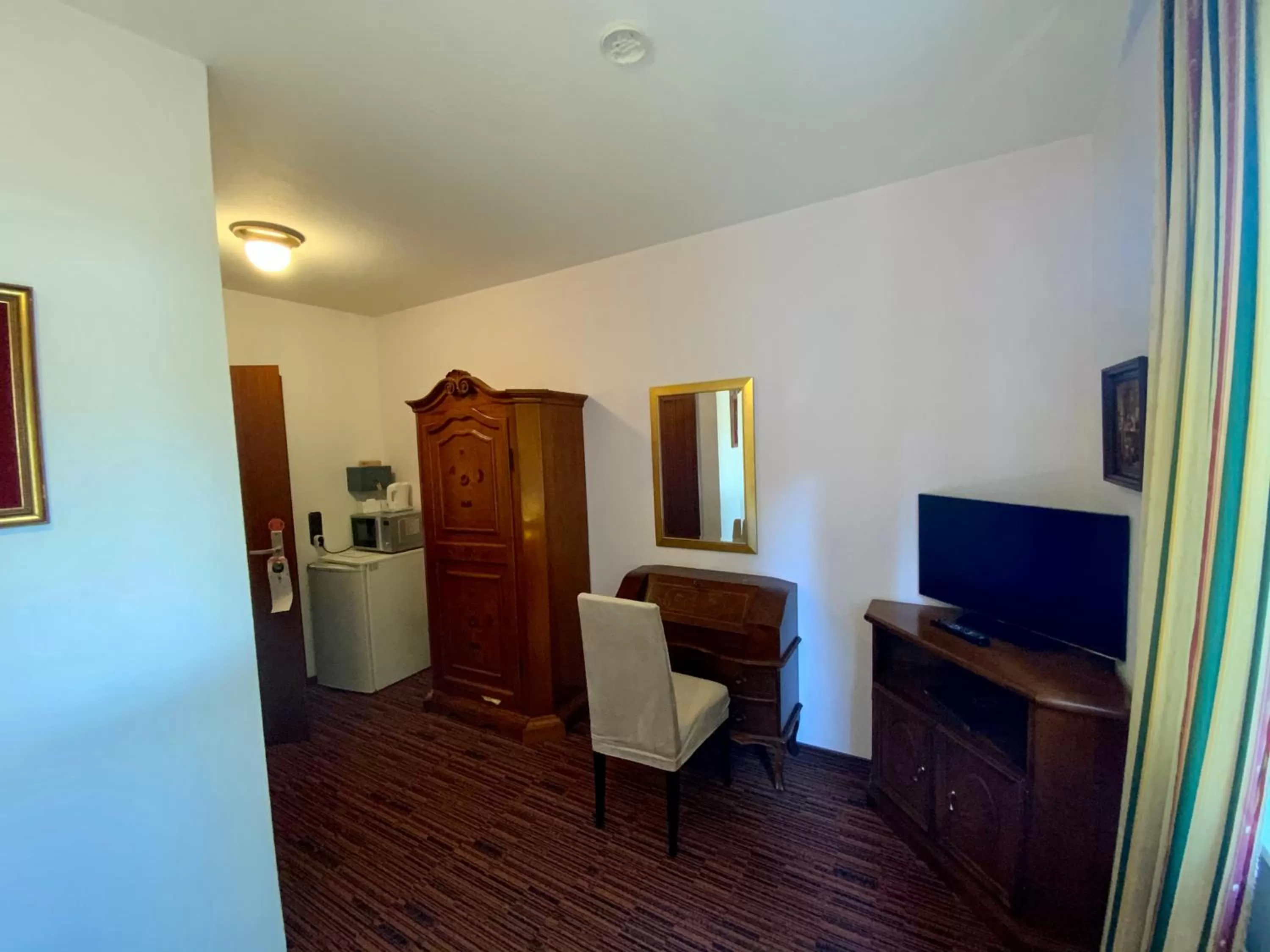 TV and multimedia in Hotel Attaché