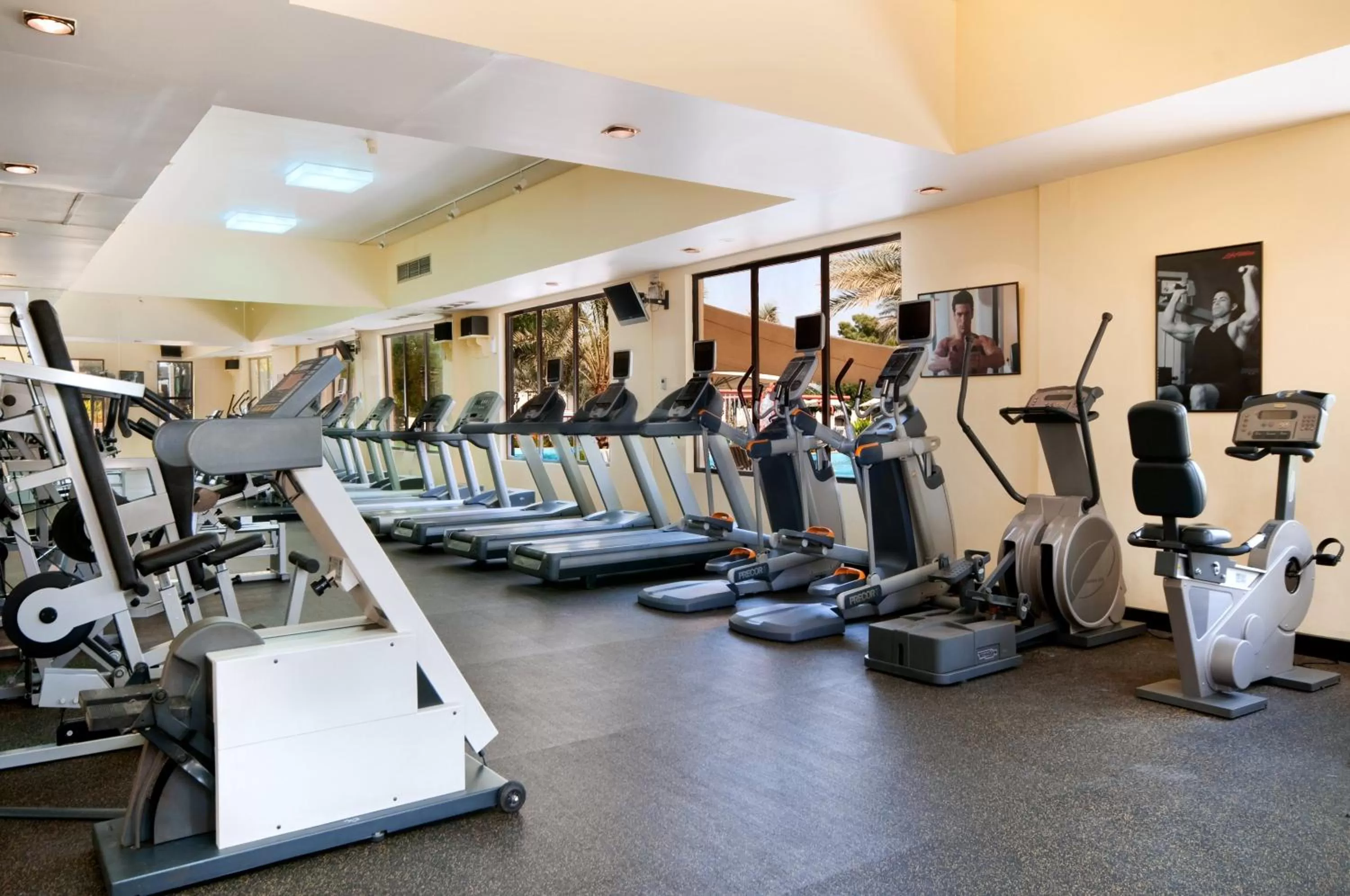 Fitness centre/facilities in Radisson Blu Hotel & Resort, Al Ain