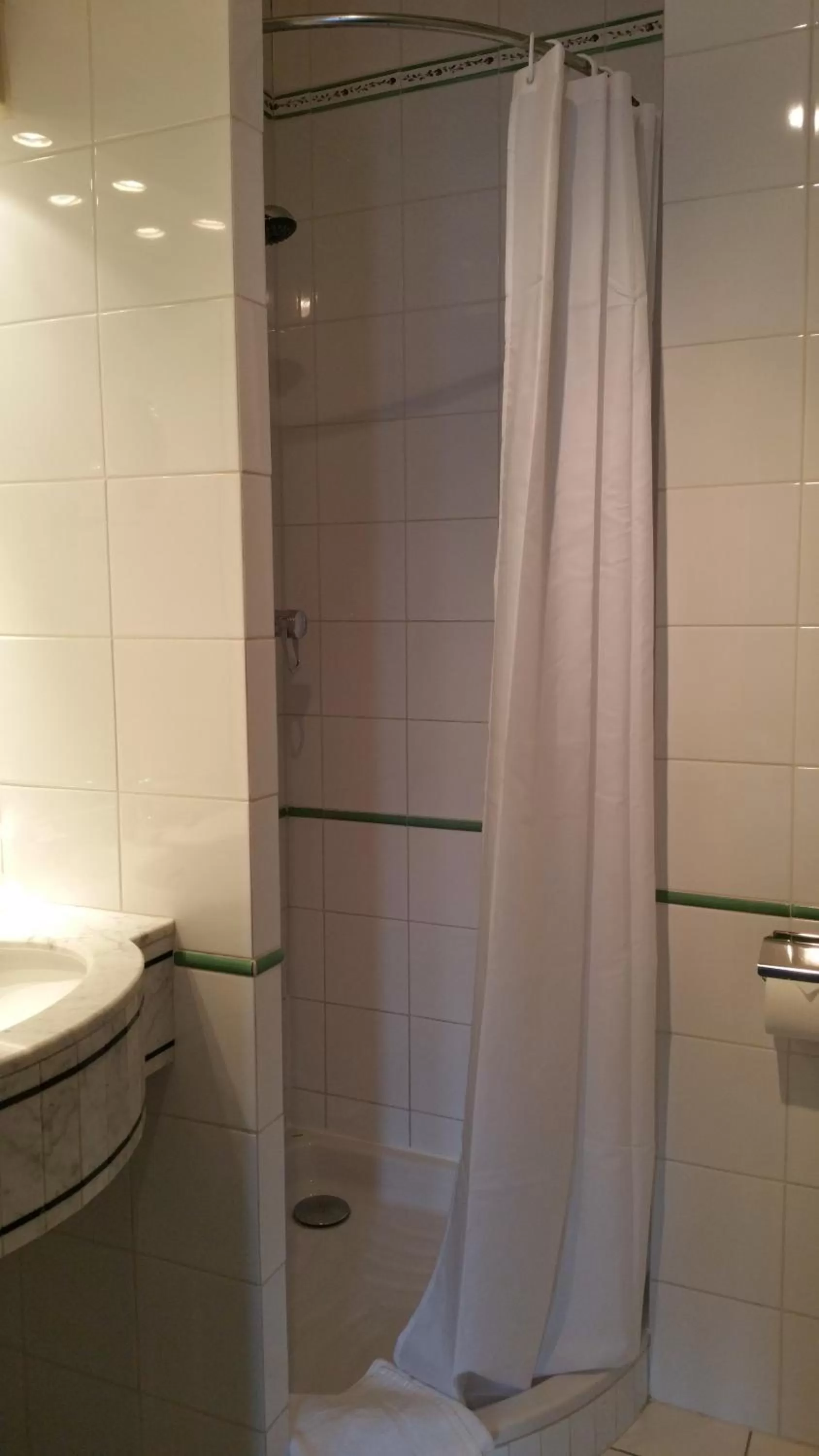 Bathroom in Hôtel des Ecrivains