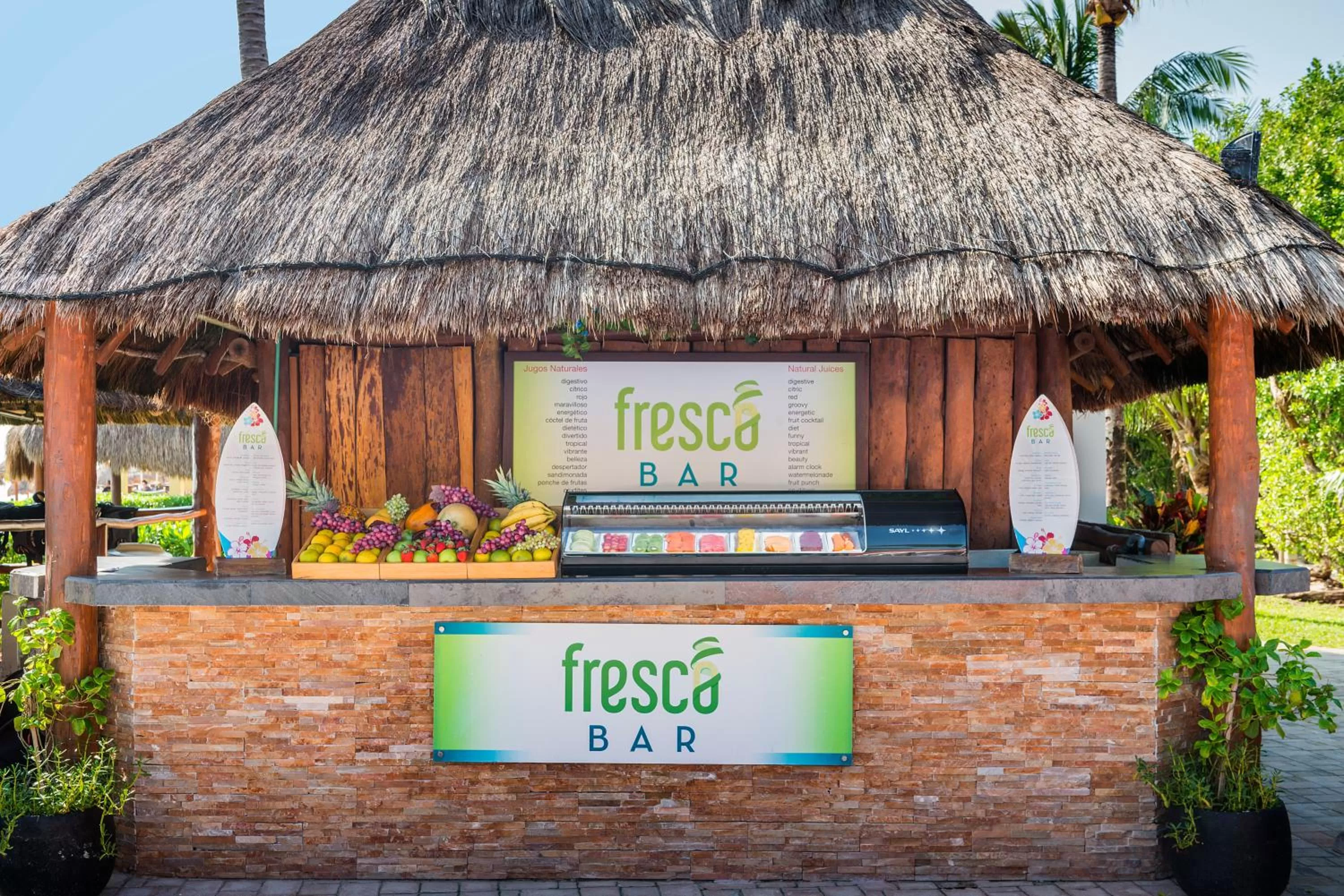 Lounge or bar in El Beso Adults Only at Ocean Coral & Turquesa All Inclusive