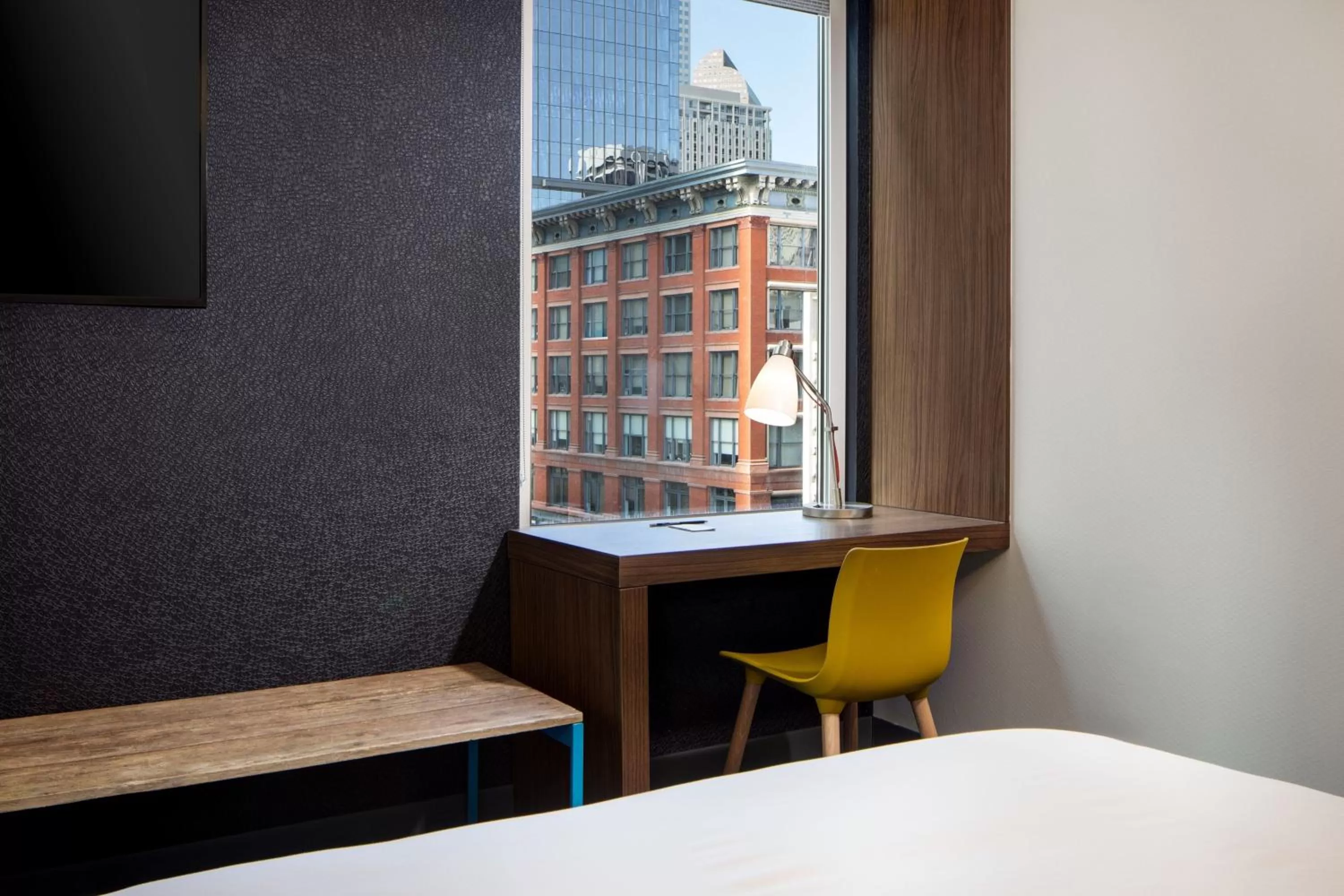 Bedroom, Bed in Aloft Denver Downtown