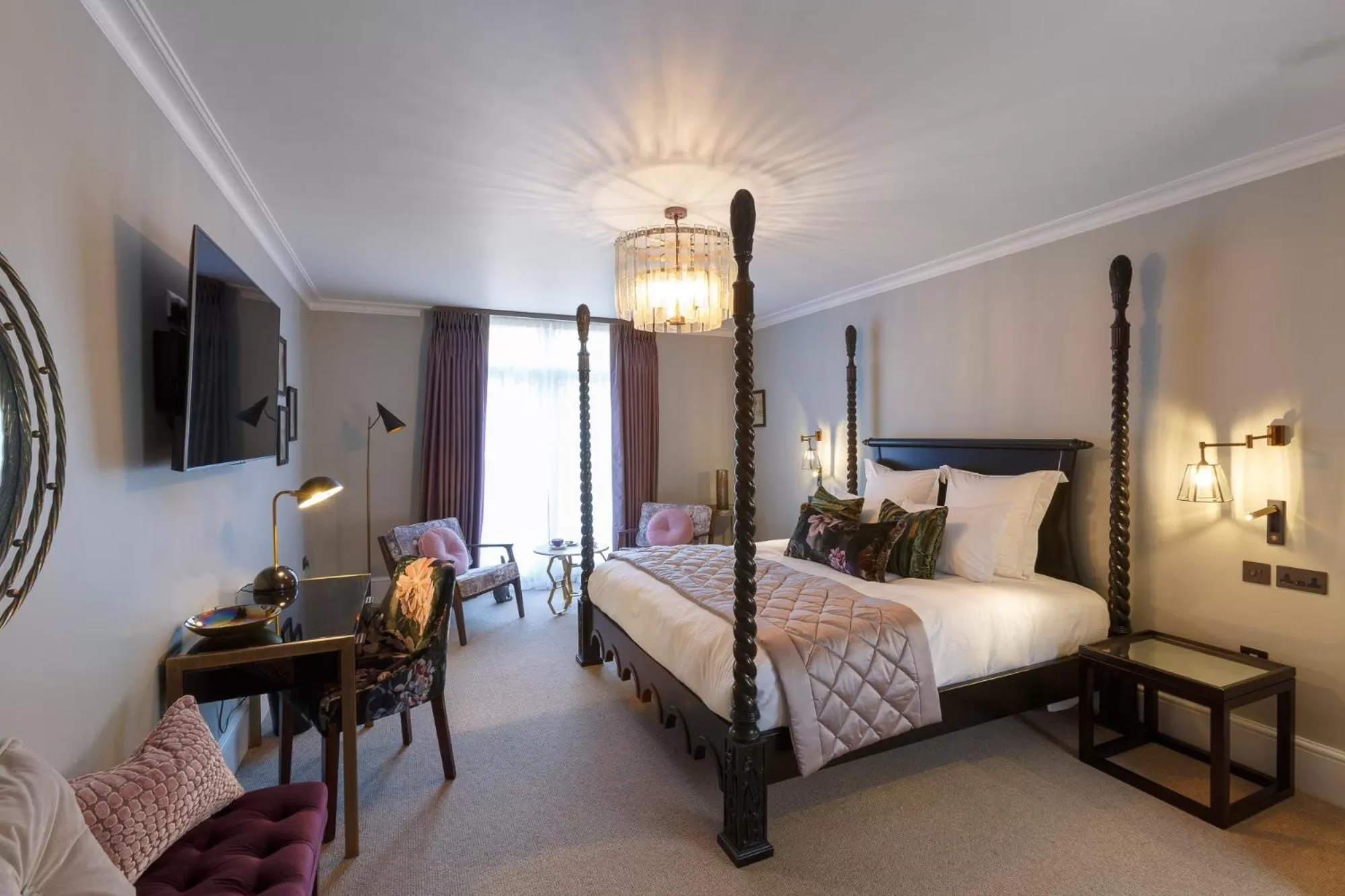 Bed in Gonville Hotel