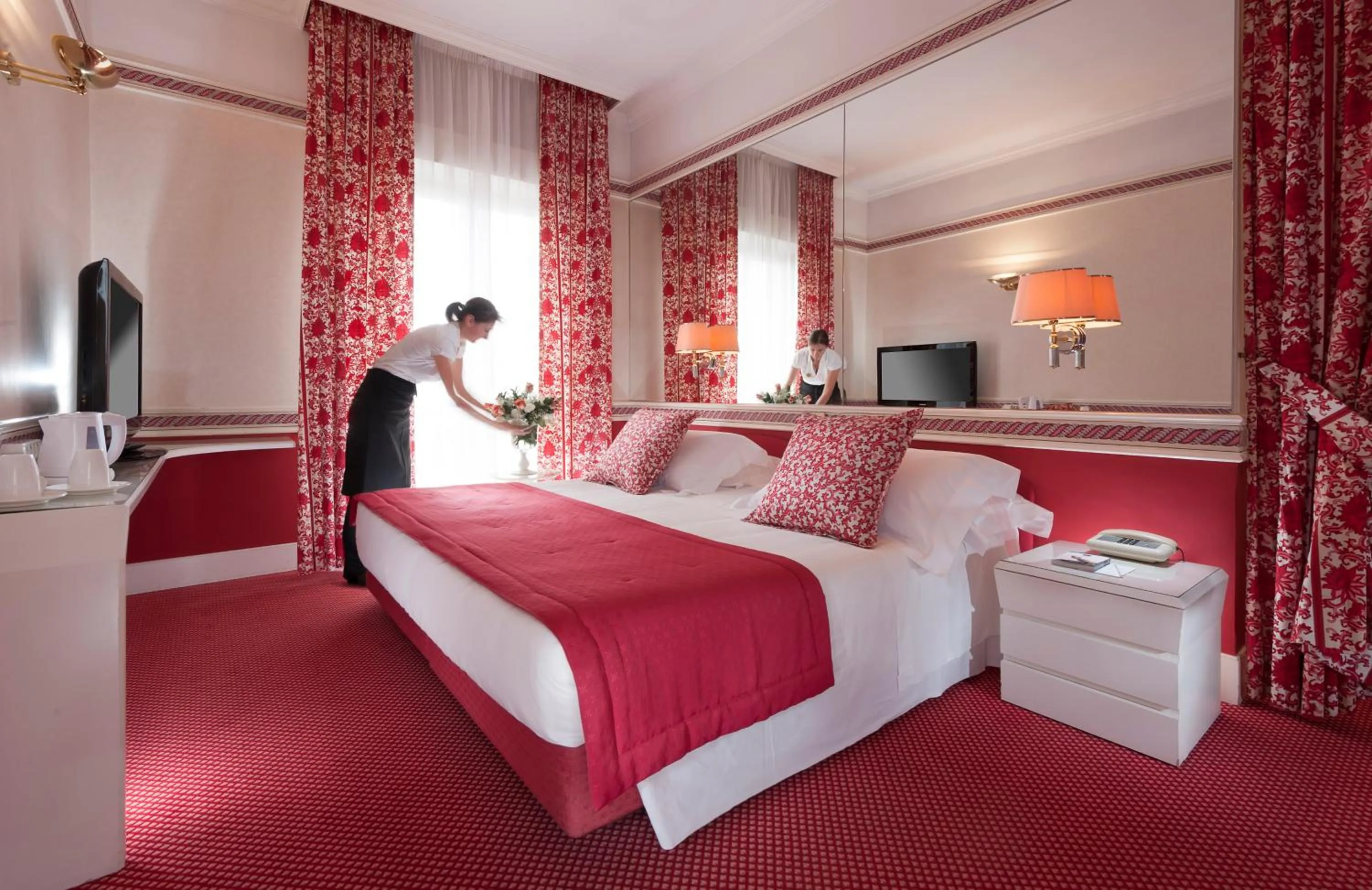 Staff, Bed in Hotel Milton Rimini